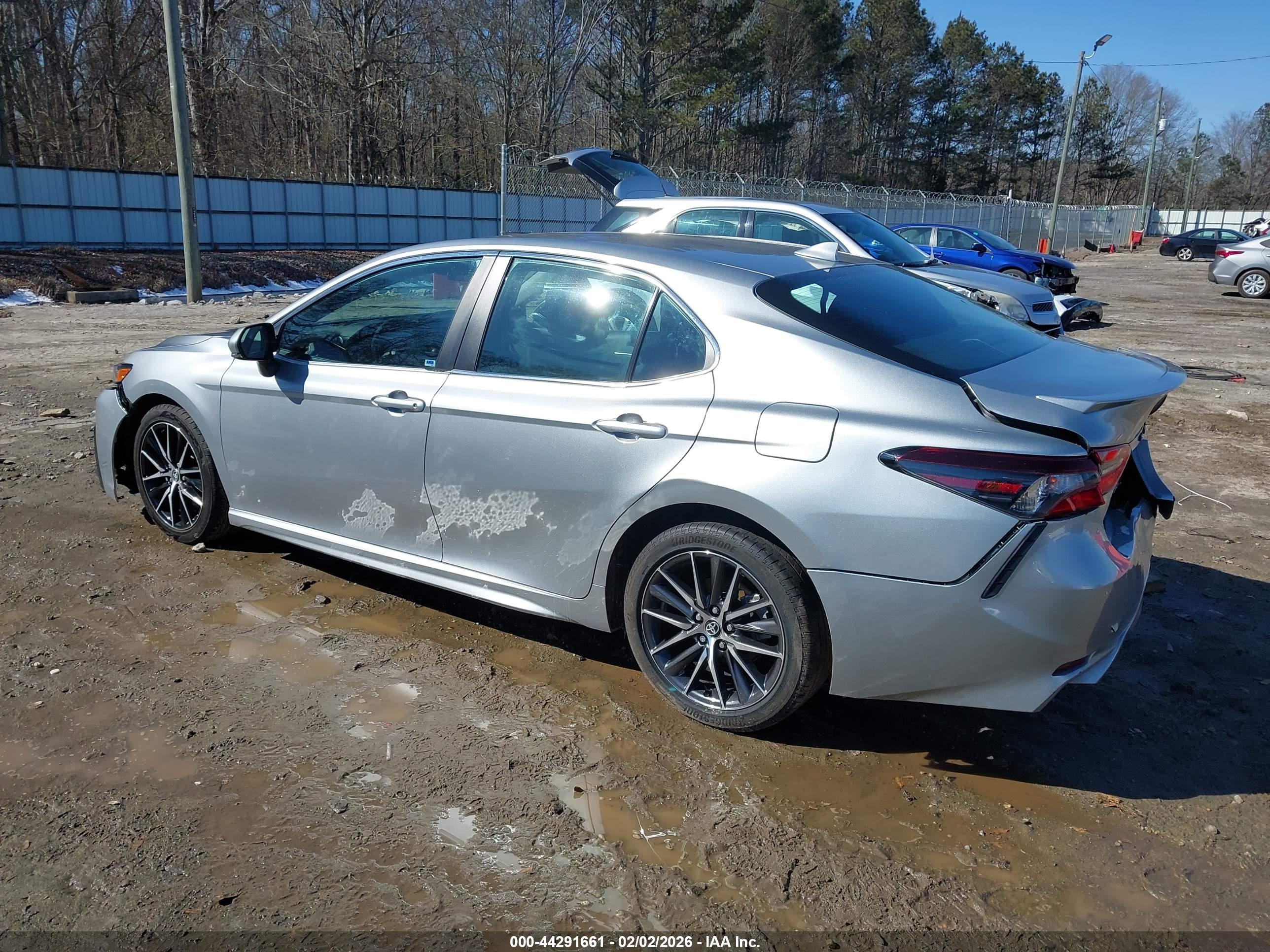 TOYOTA CAMRY image 3