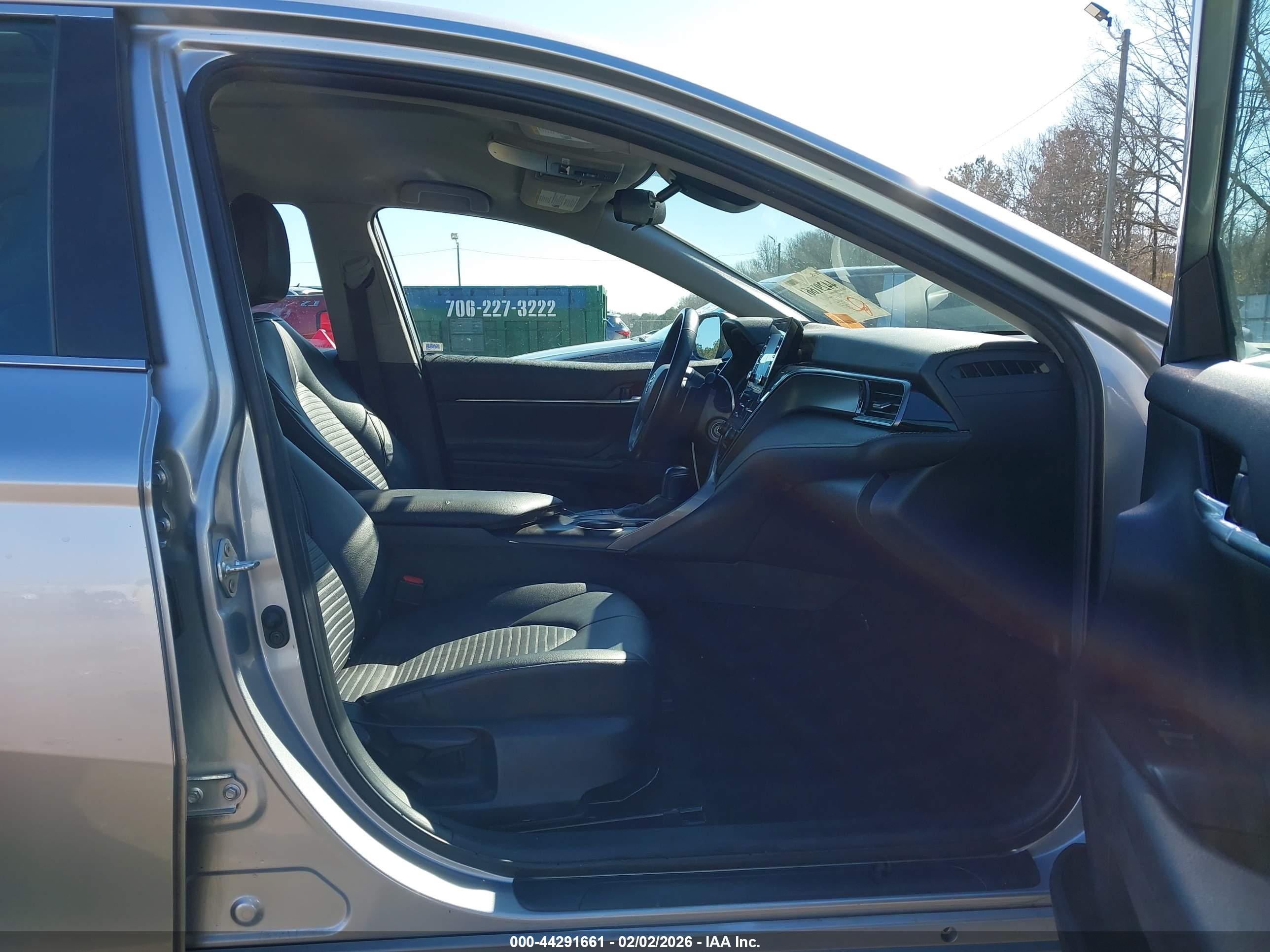 TOYOTA CAMRY image 5