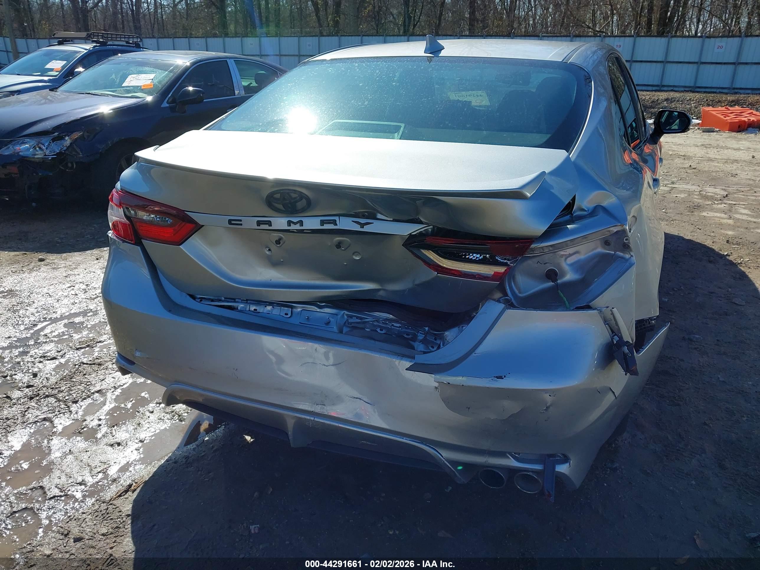 TOYOTA CAMRY image 6
