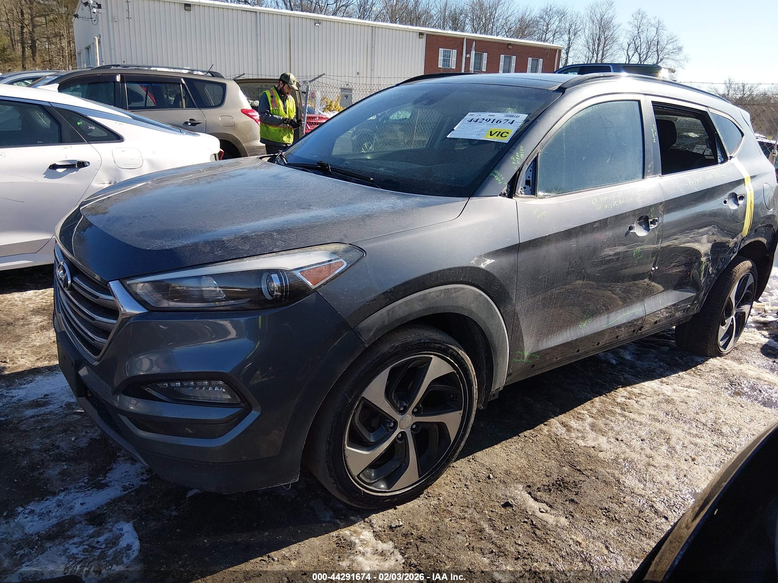 HYUNDAI TUCSON image 2