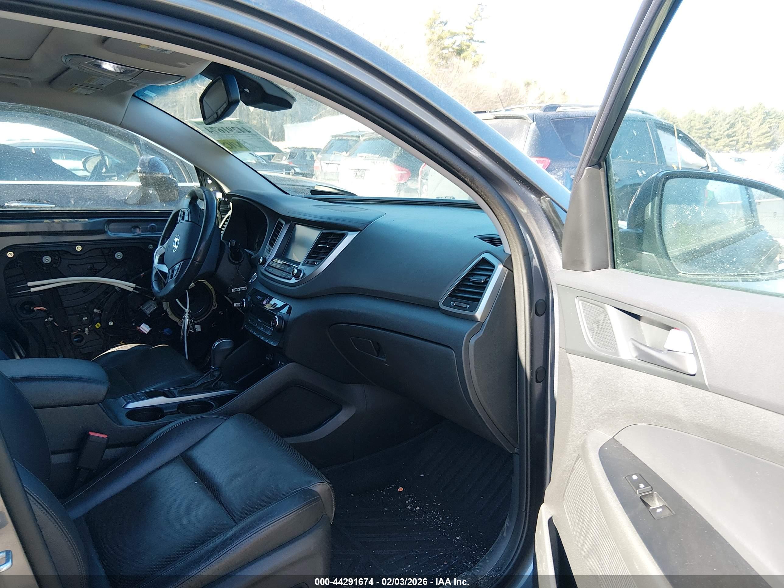 HYUNDAI TUCSON image 5