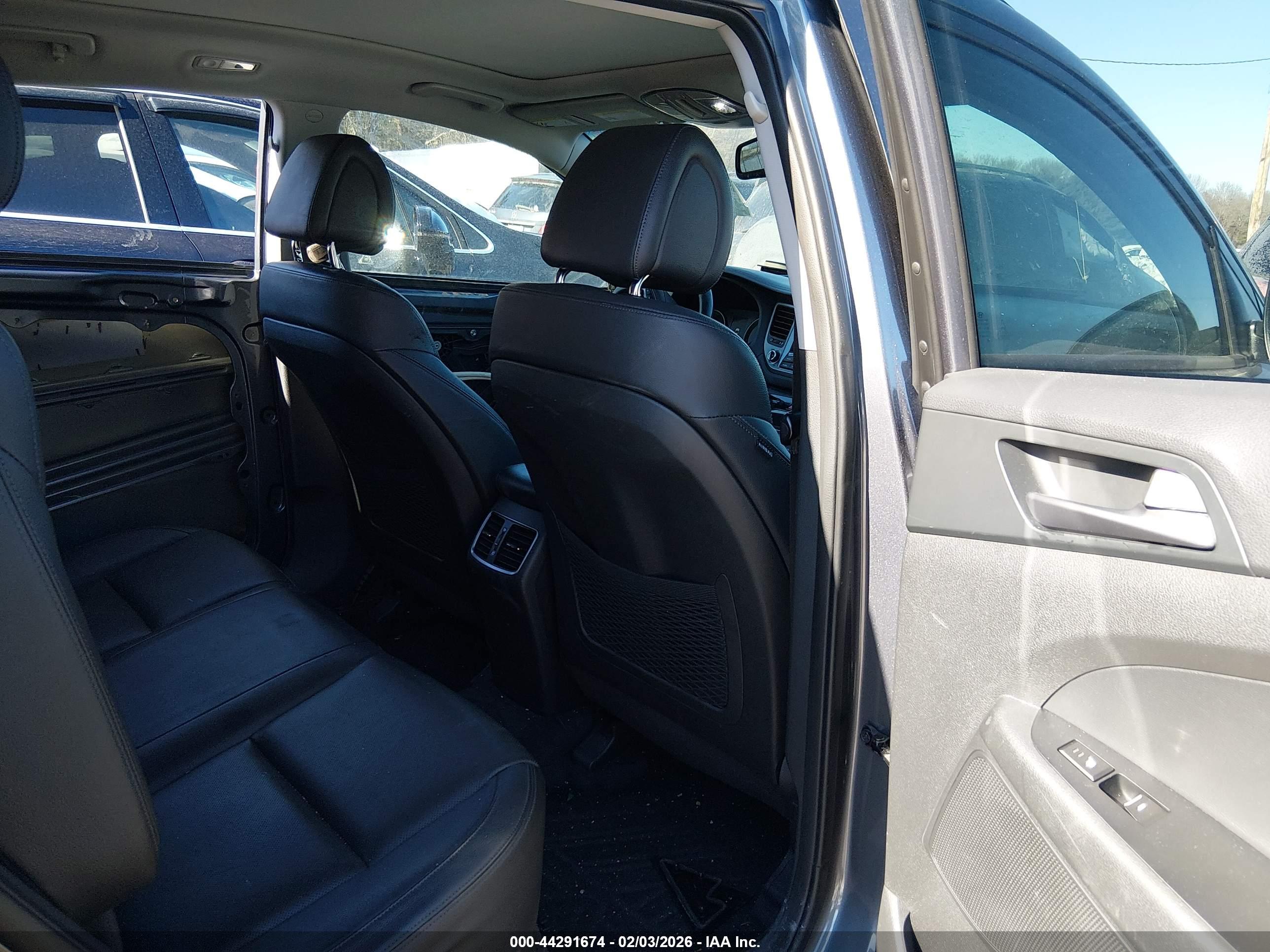 HYUNDAI TUCSON image 8