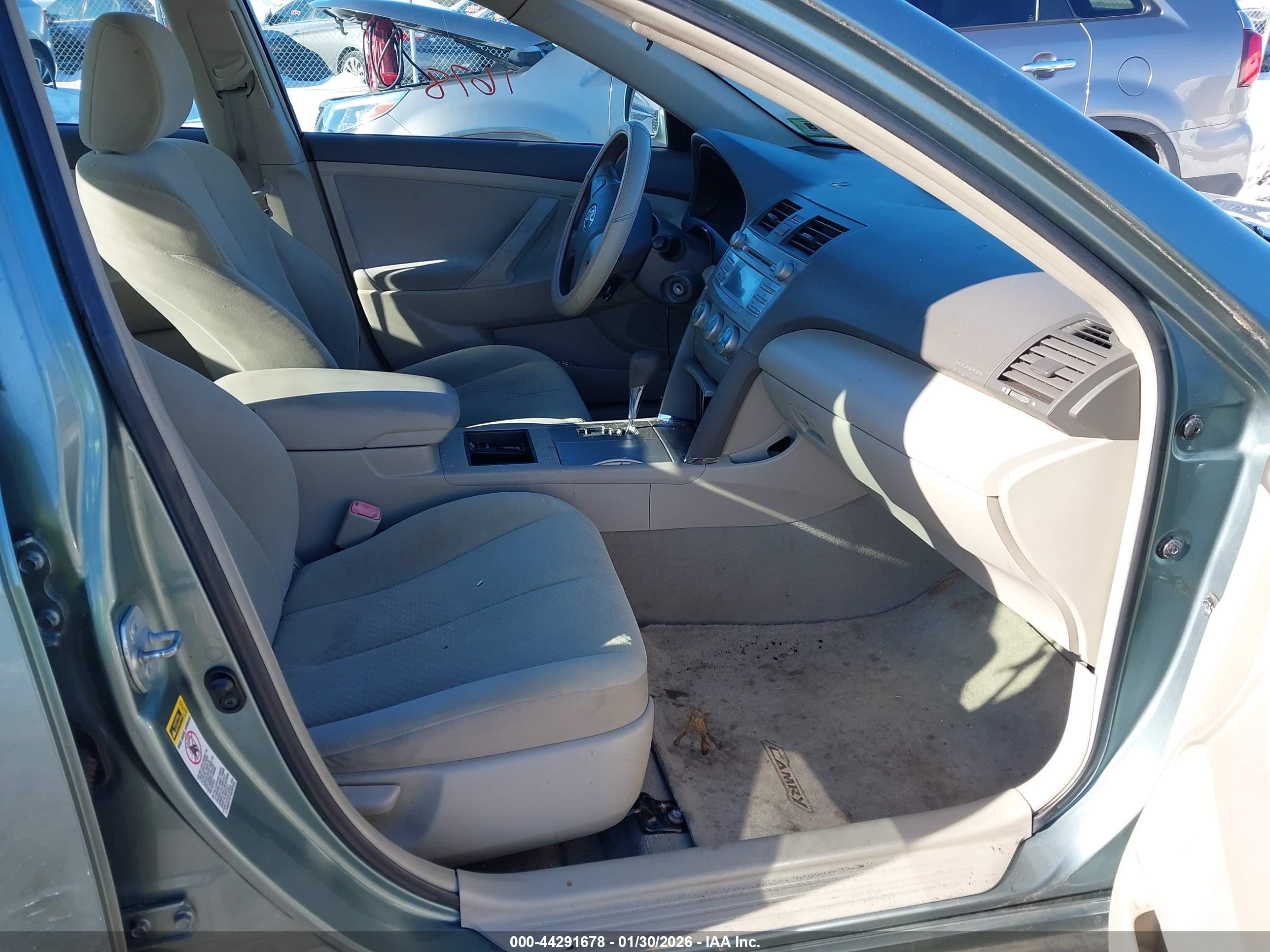 TOYOTA CAMRY image 5