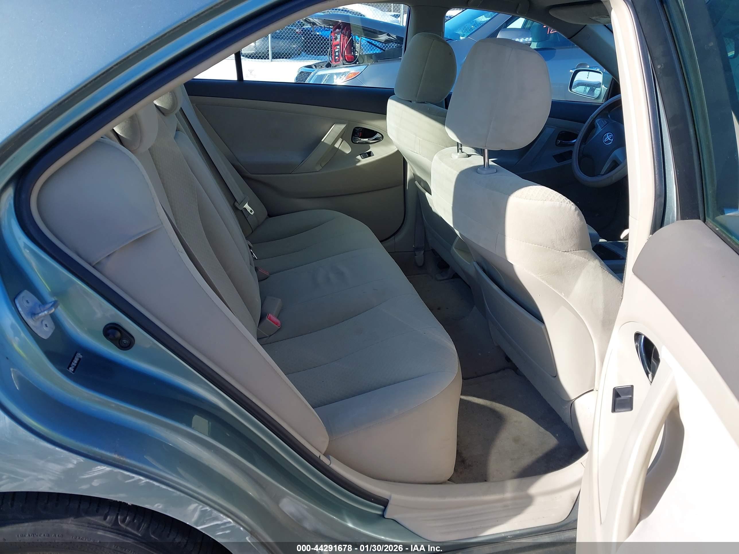 TOYOTA CAMRY image 8