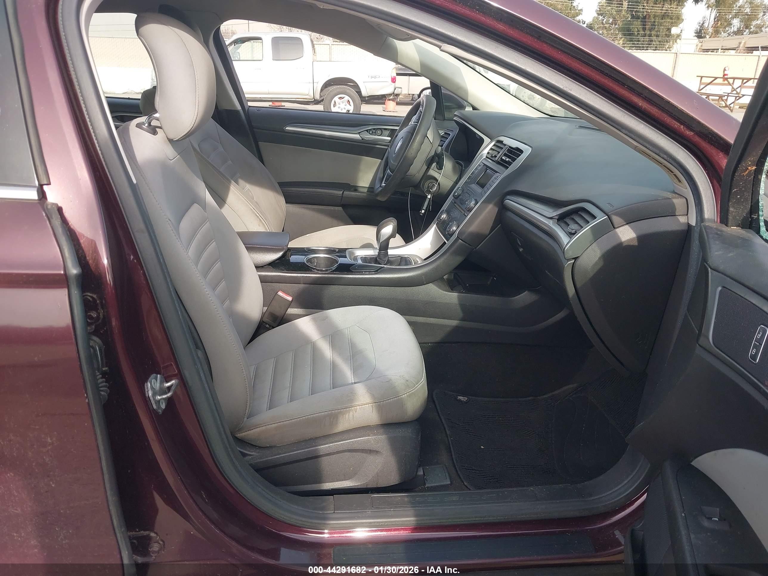 FORD FUSION image 5