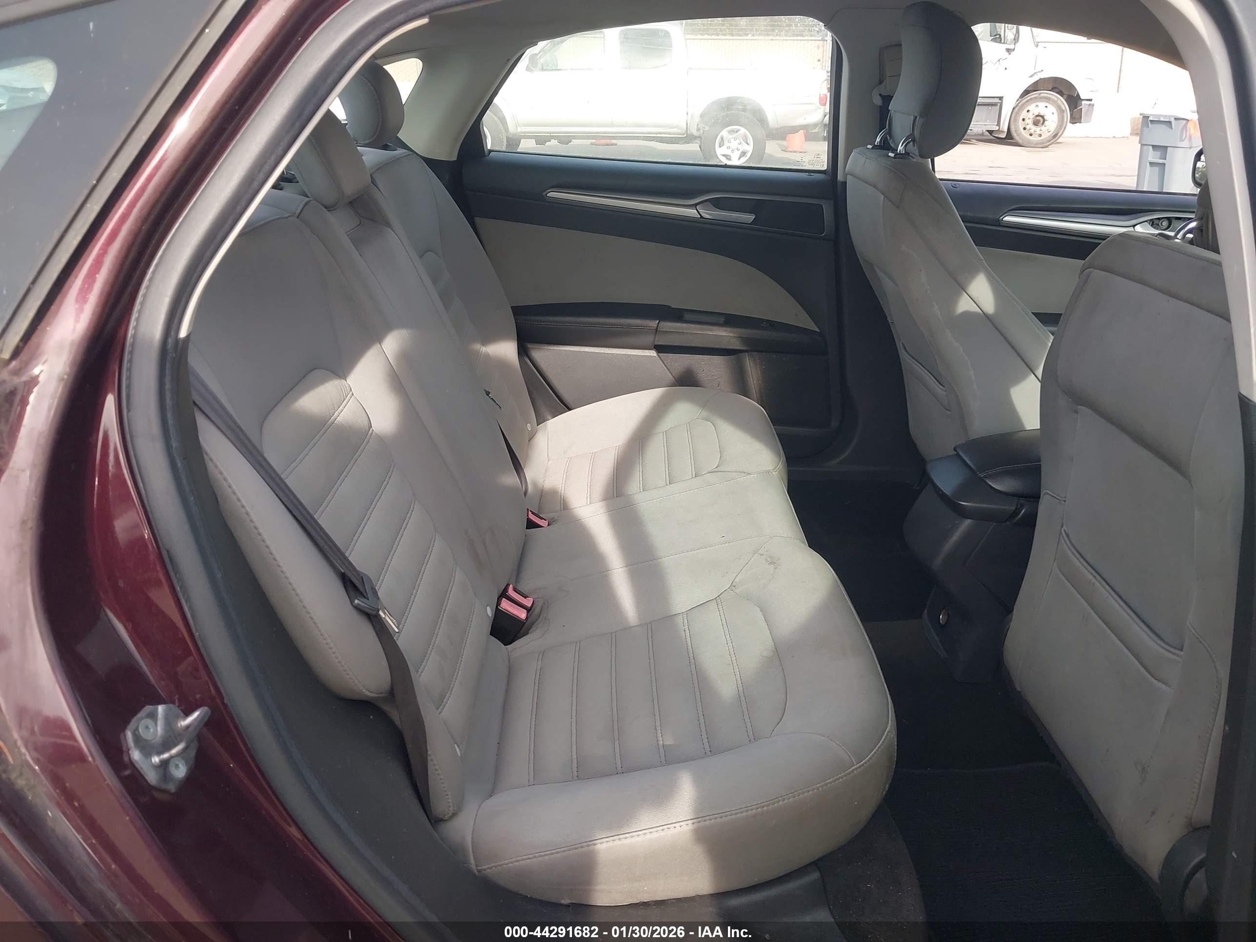 FORD FUSION image 8