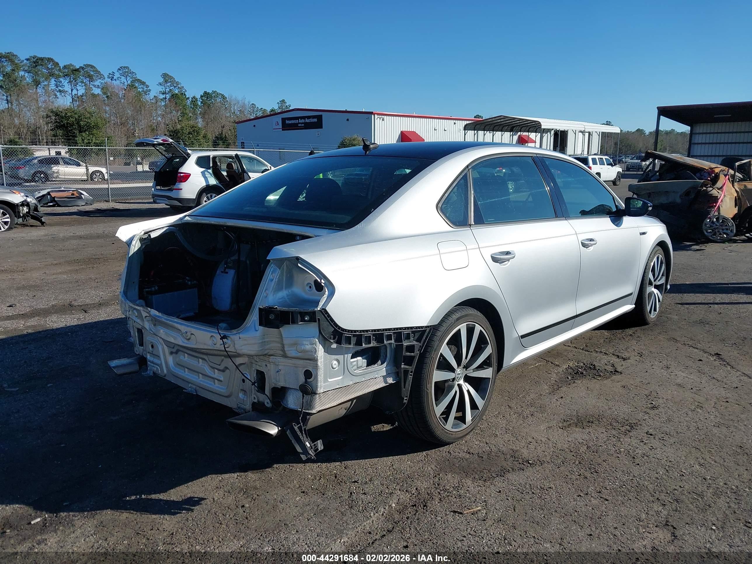 VOLKSWAGEN PASSAT image 4