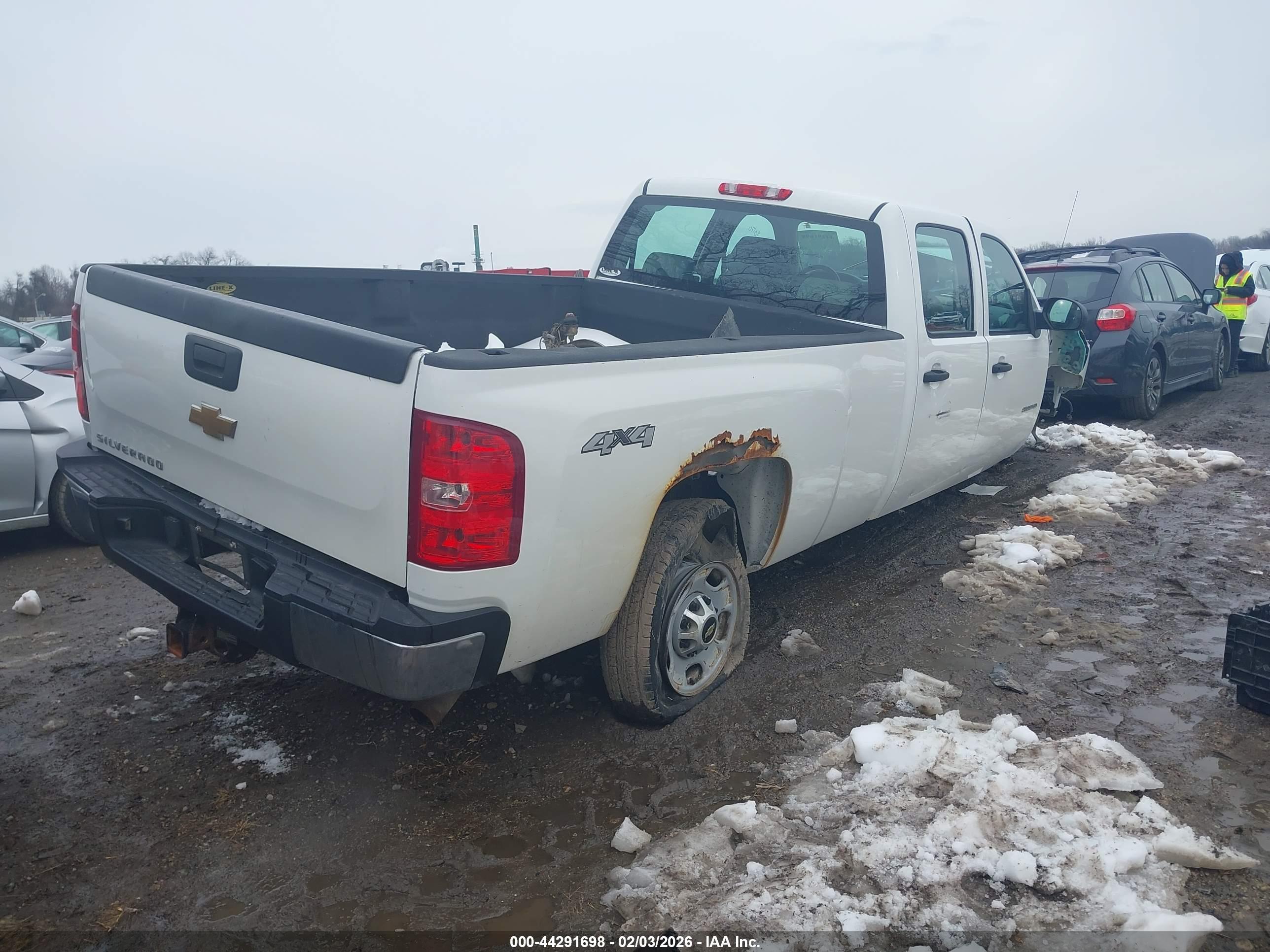 CHEVROLET SILVERADO image 4