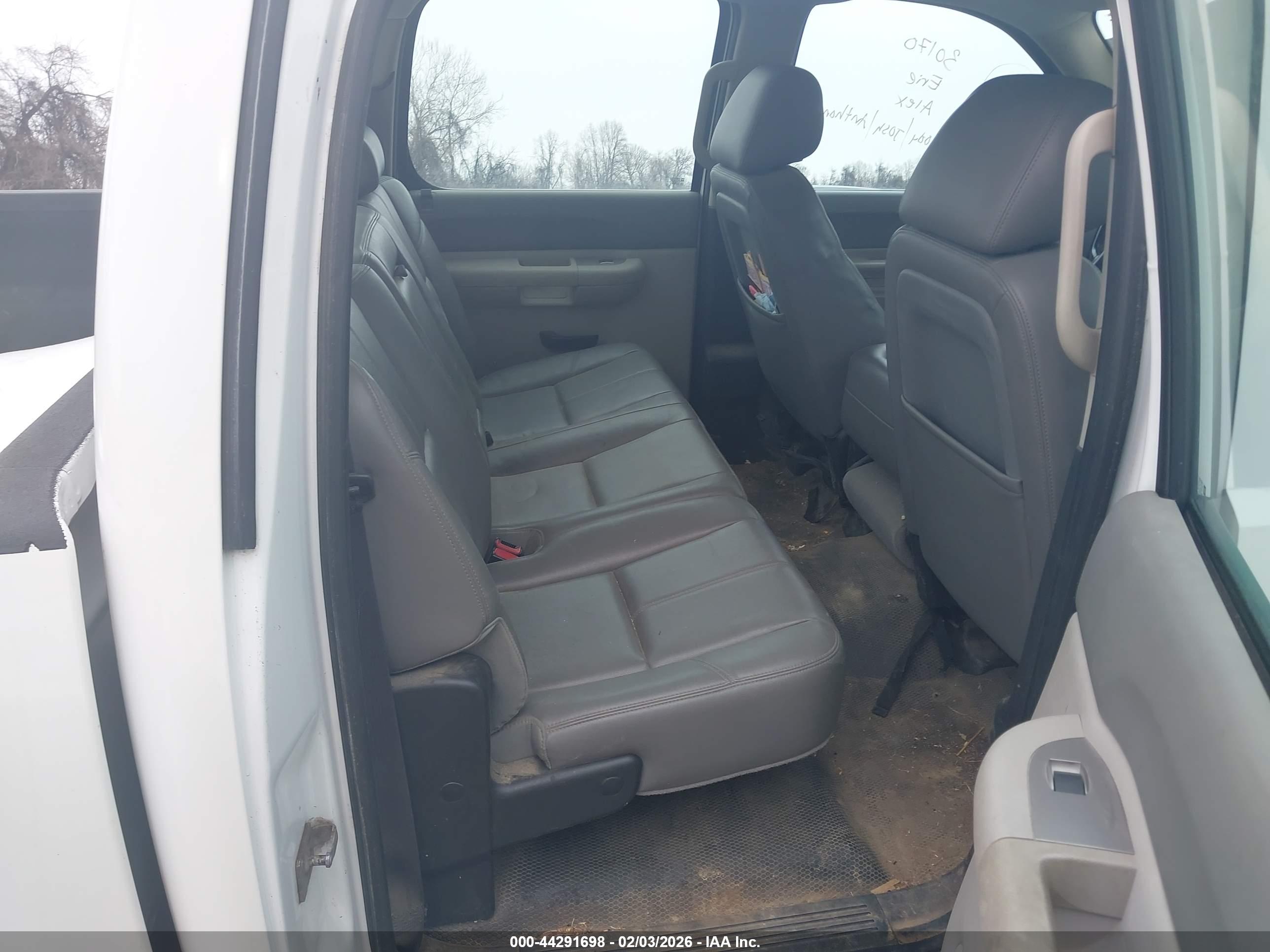 CHEVROLET SILVERADO image 8