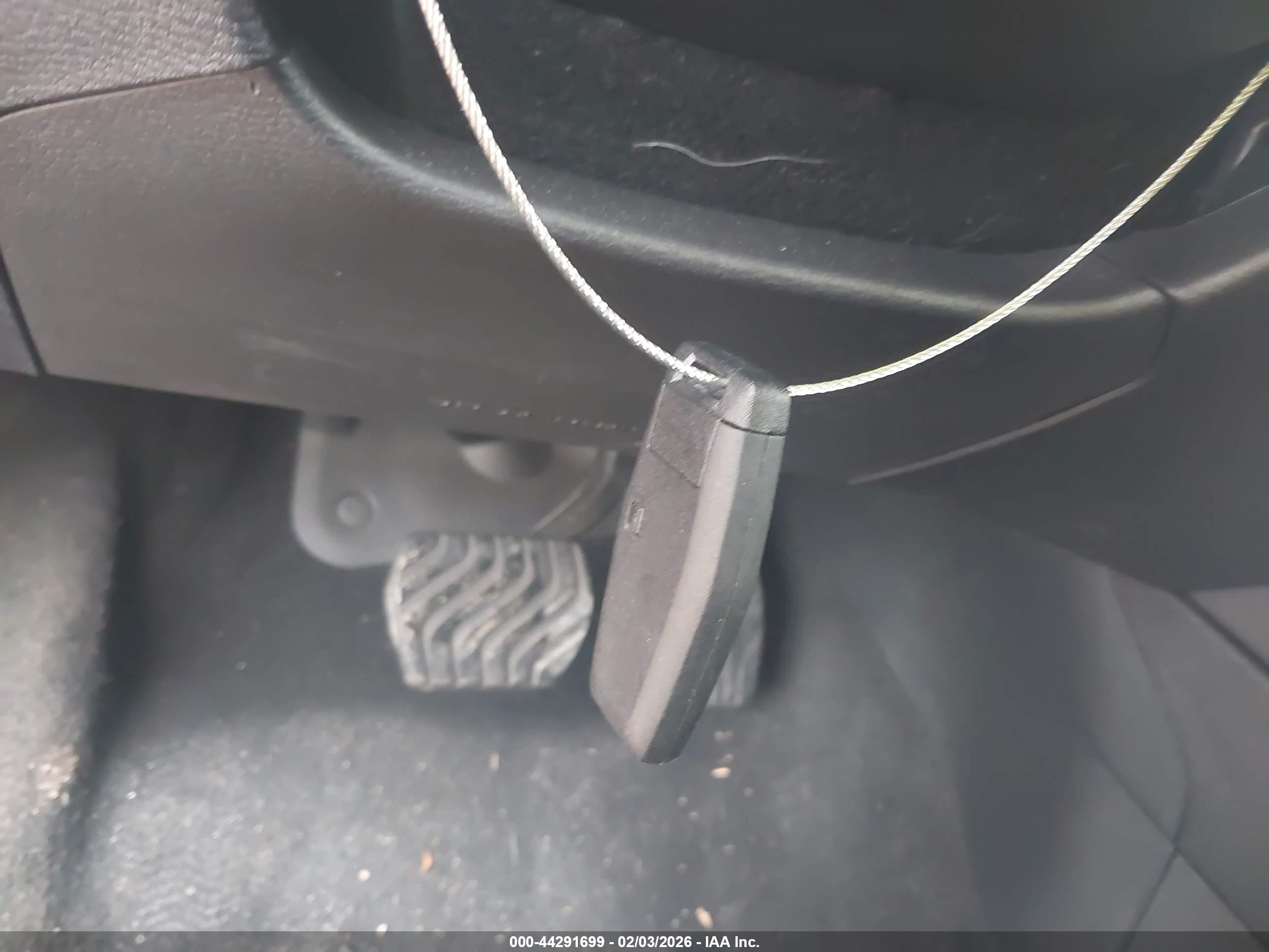 MITSUBISHI OUTLANDER image 11