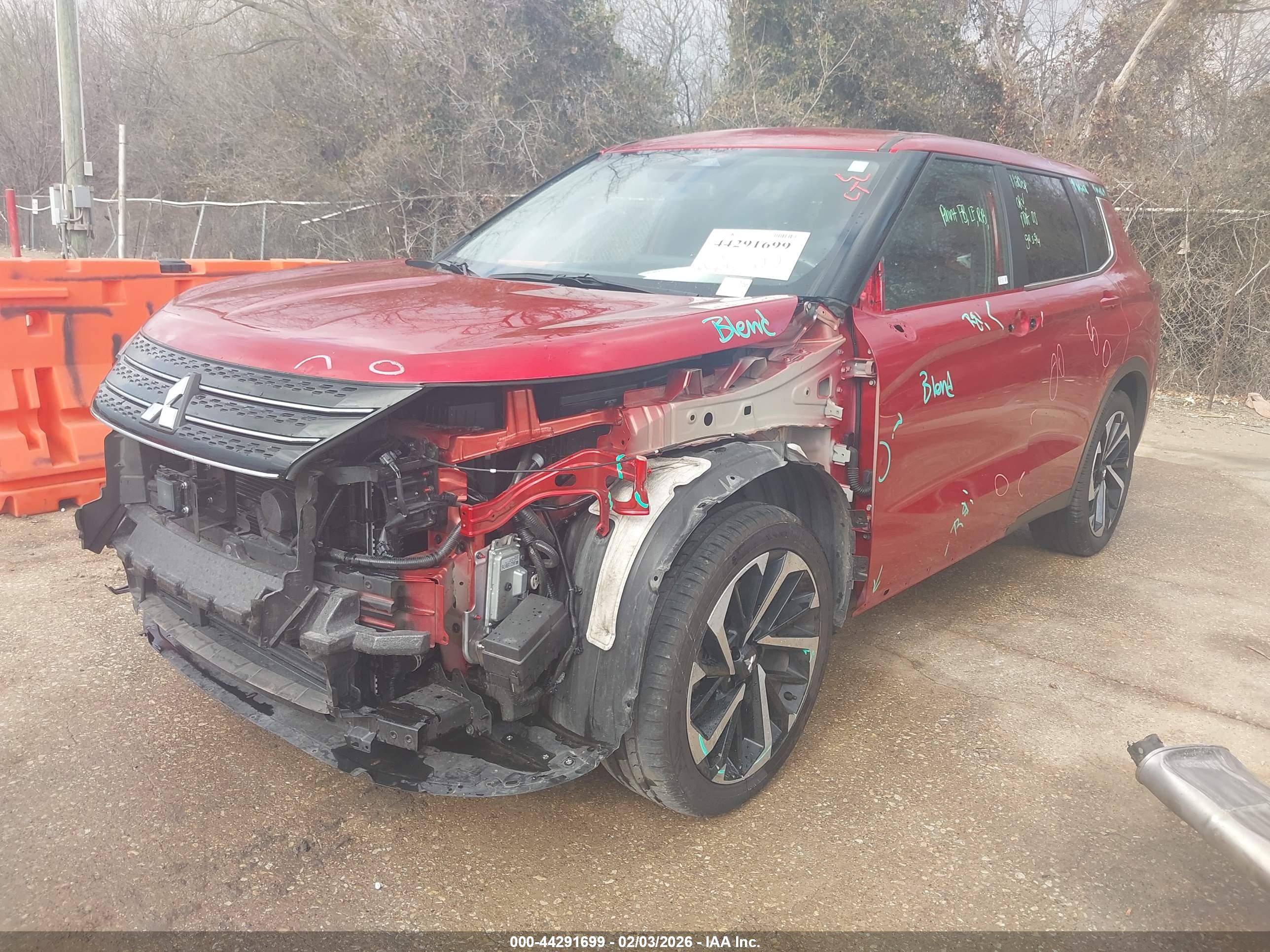 MITSUBISHI OUTLANDER image 2