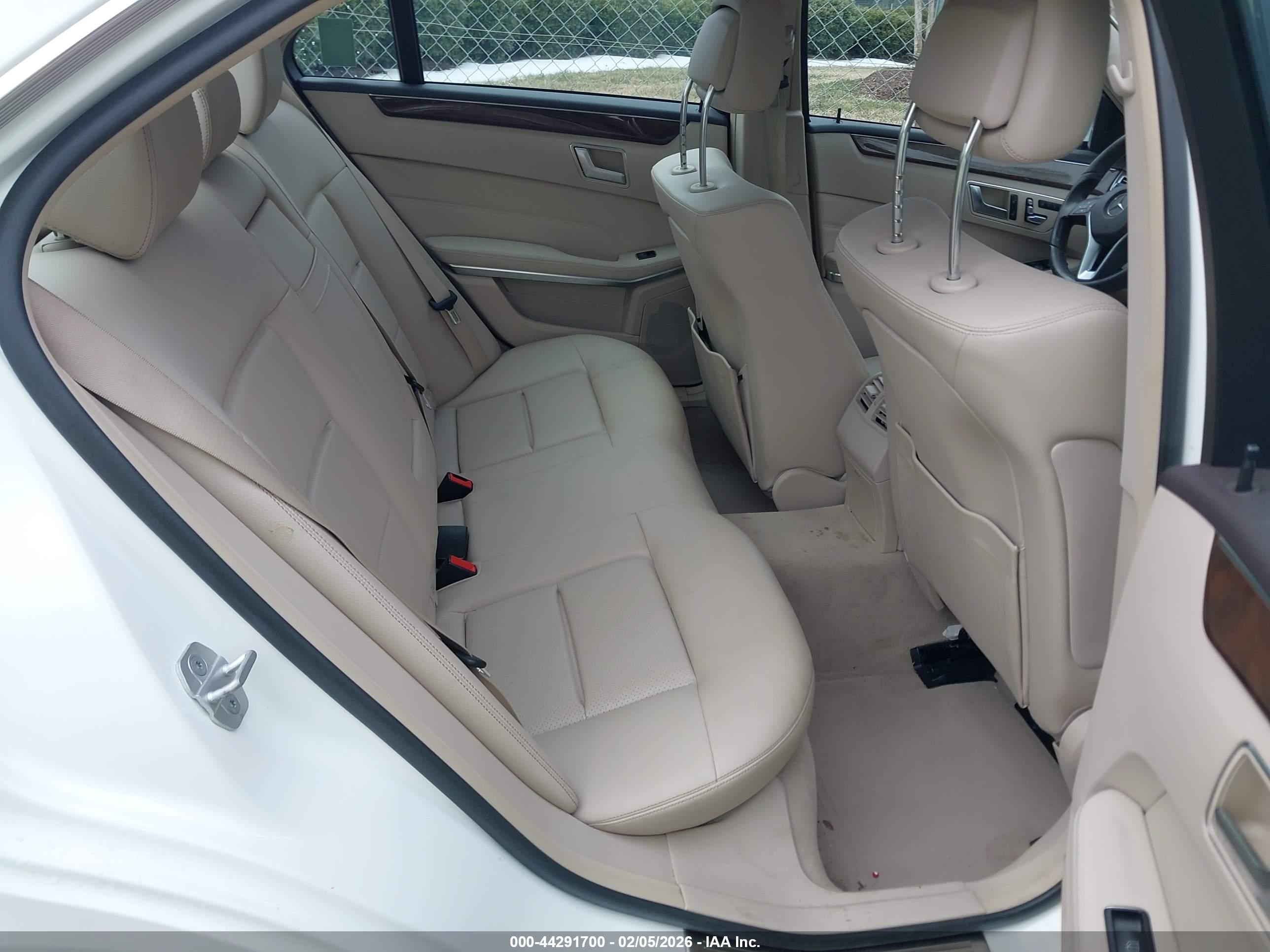 MERCEDES-BENZ E image 8
