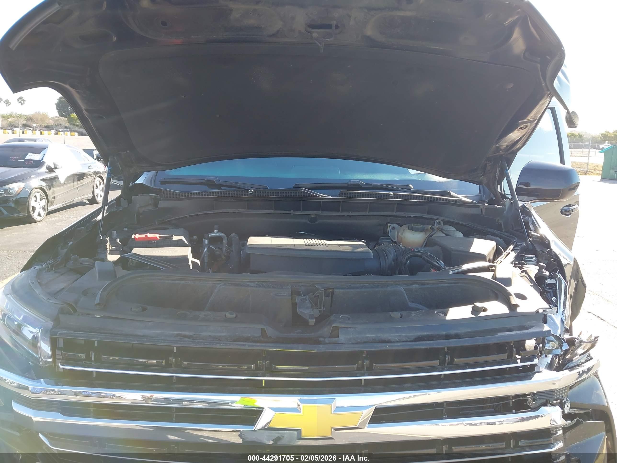 CHEVROLET SUBURBAN image 10