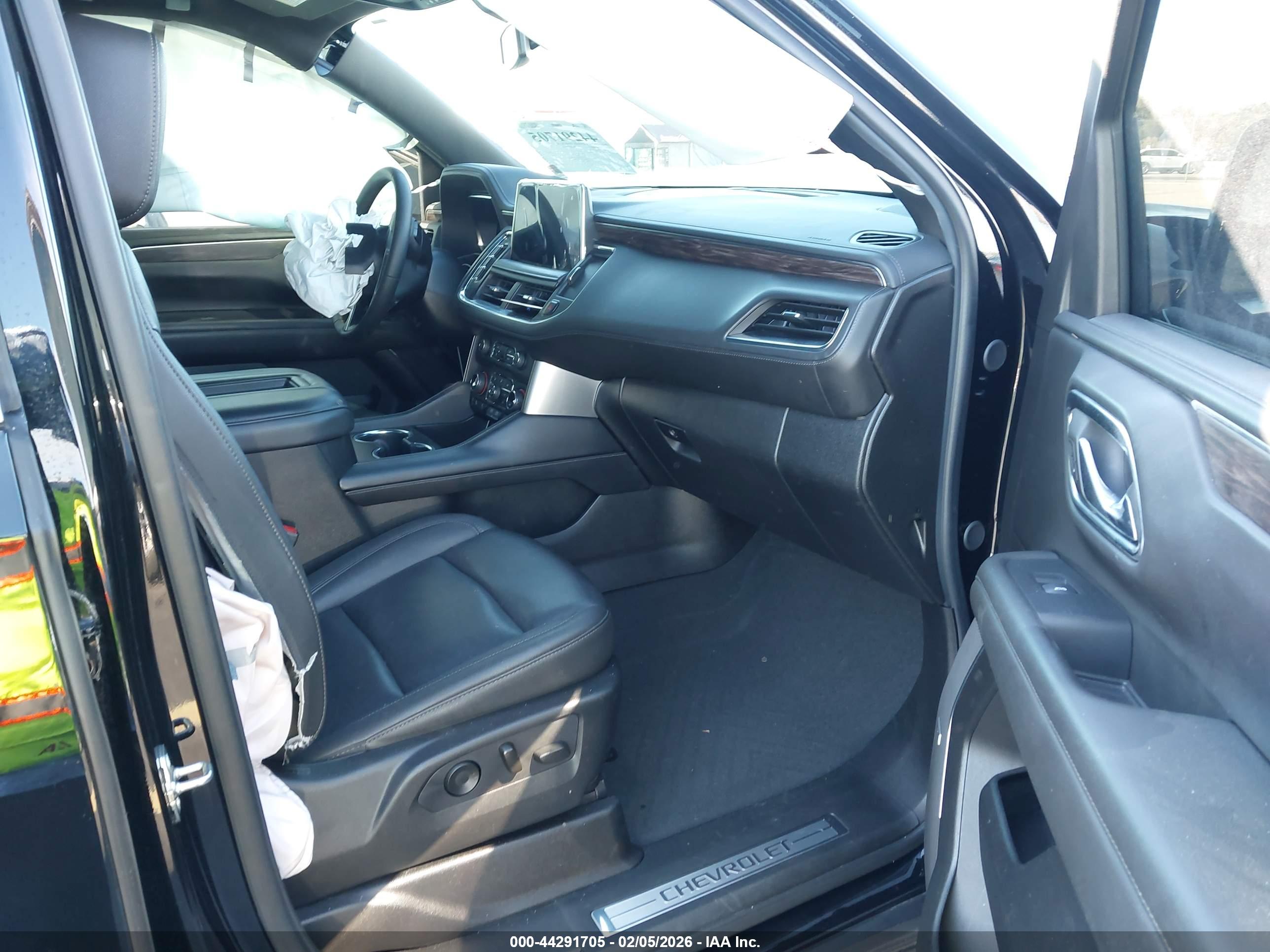 CHEVROLET SUBURBAN image 5
