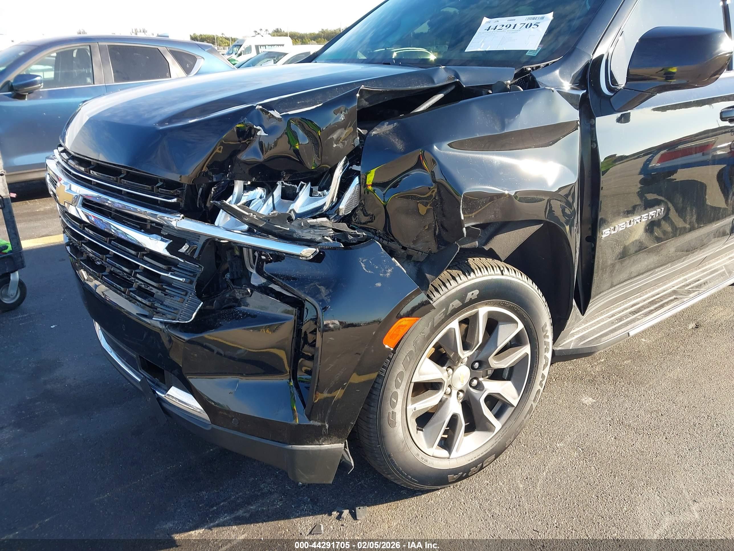 CHEVROLET SUBURBAN image 6