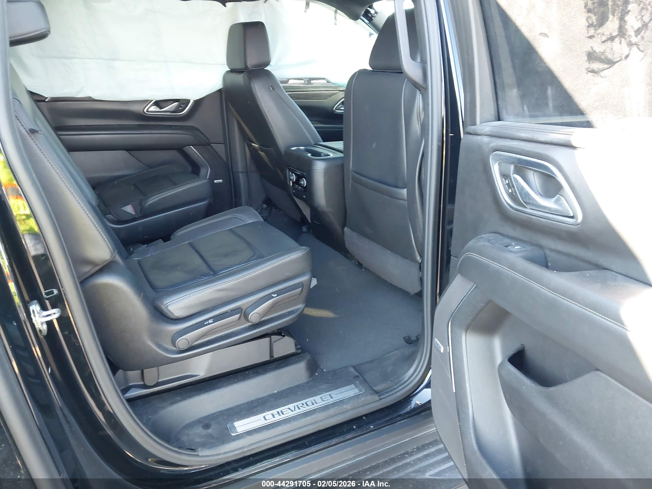 CHEVROLET SUBURBAN image 8