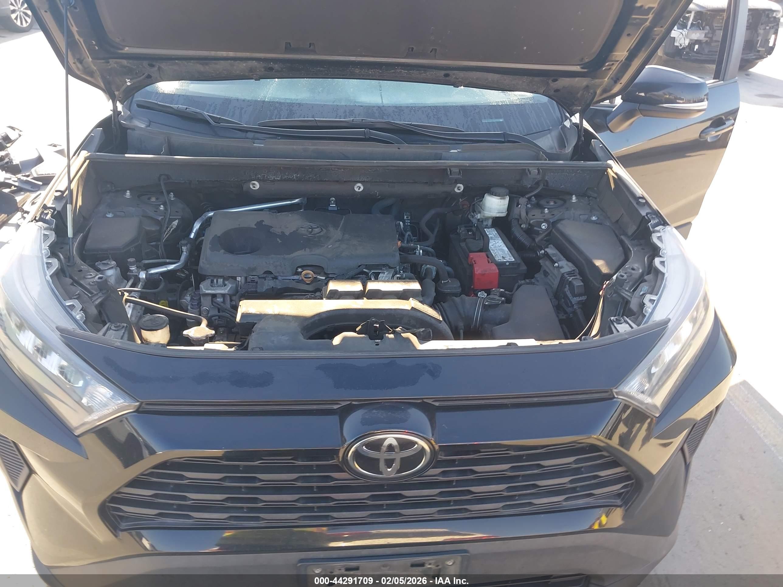 TOYOTA RAV4 image 10