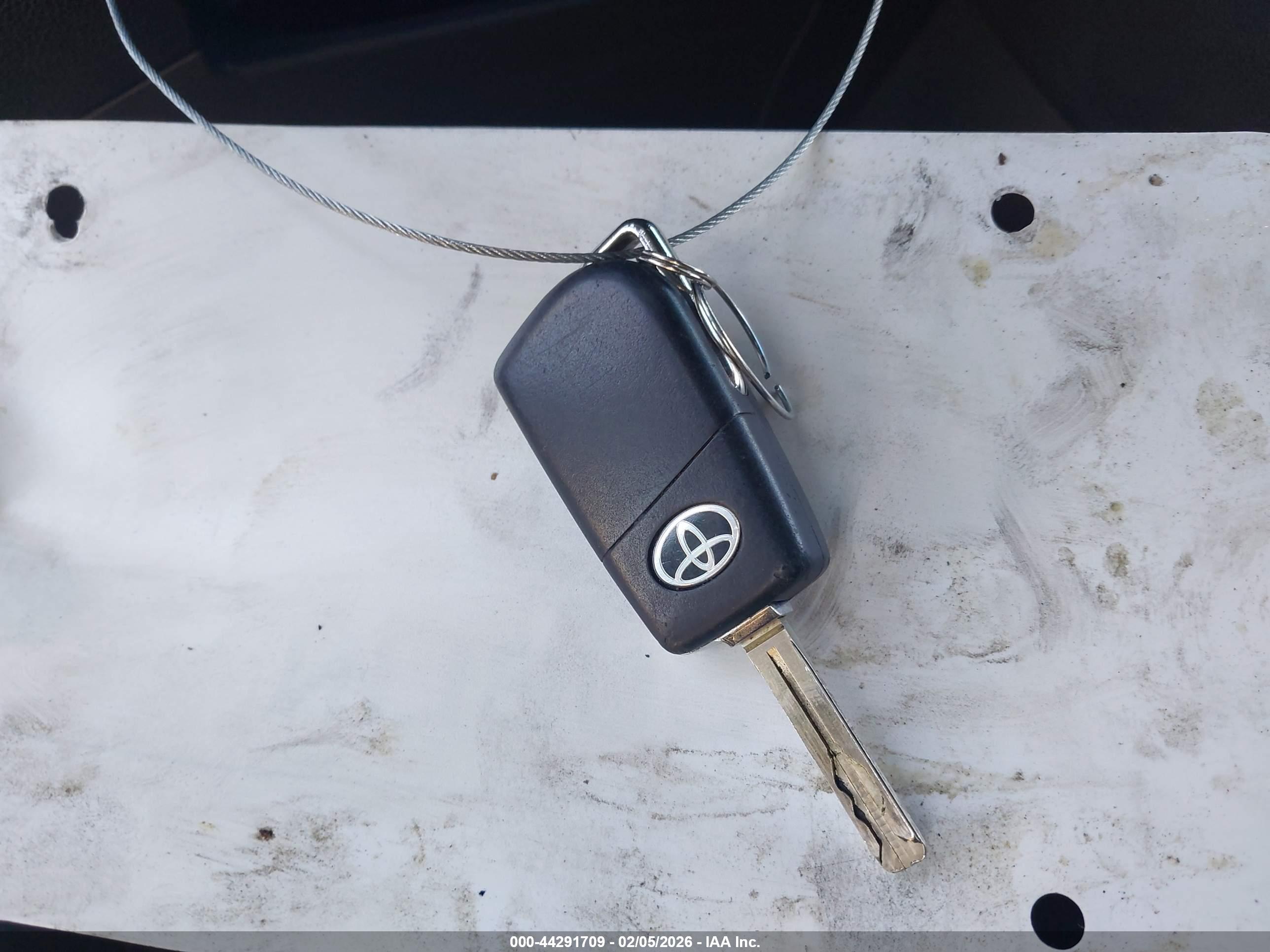 TOYOTA RAV4 image 11