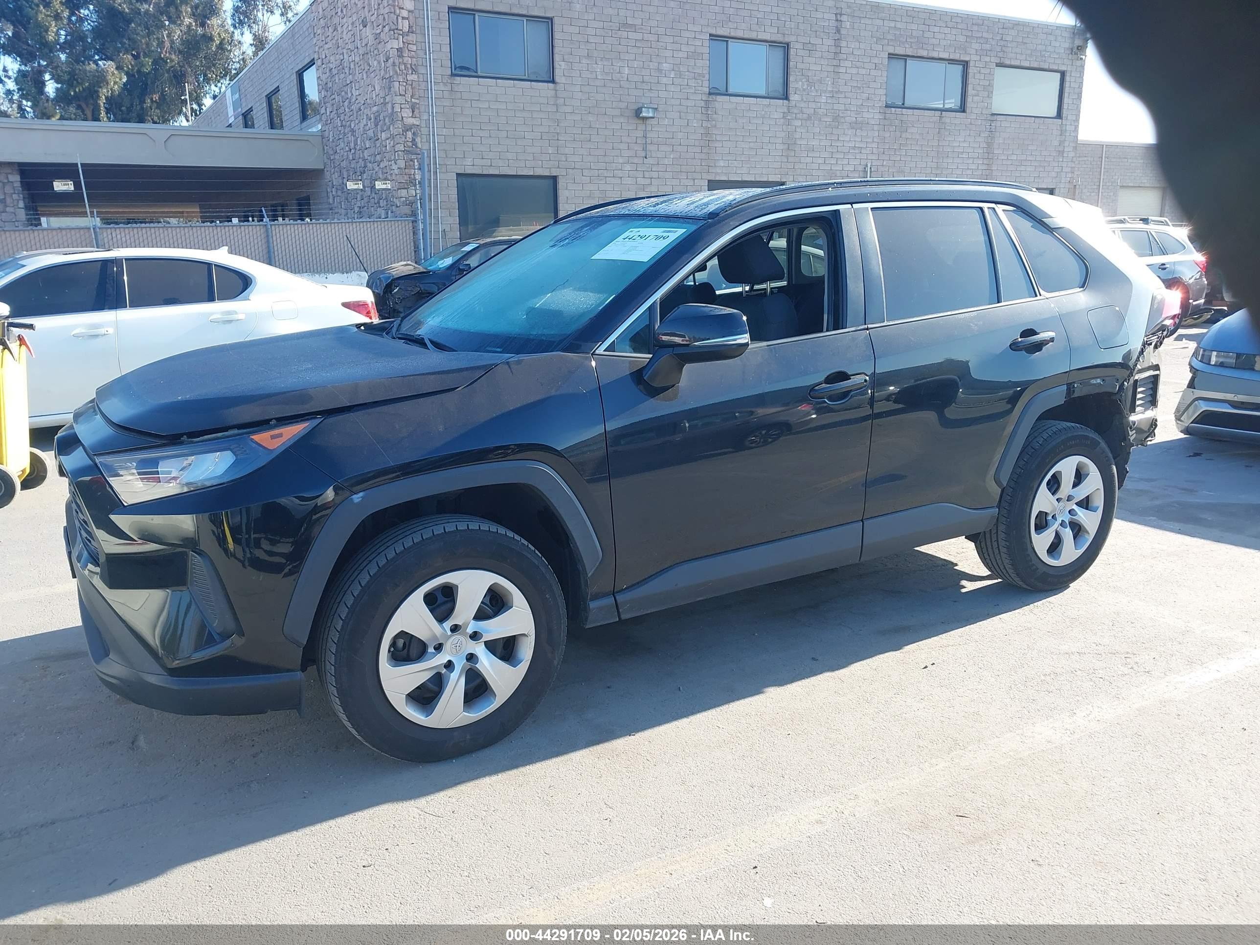 TOYOTA RAV4 image 2