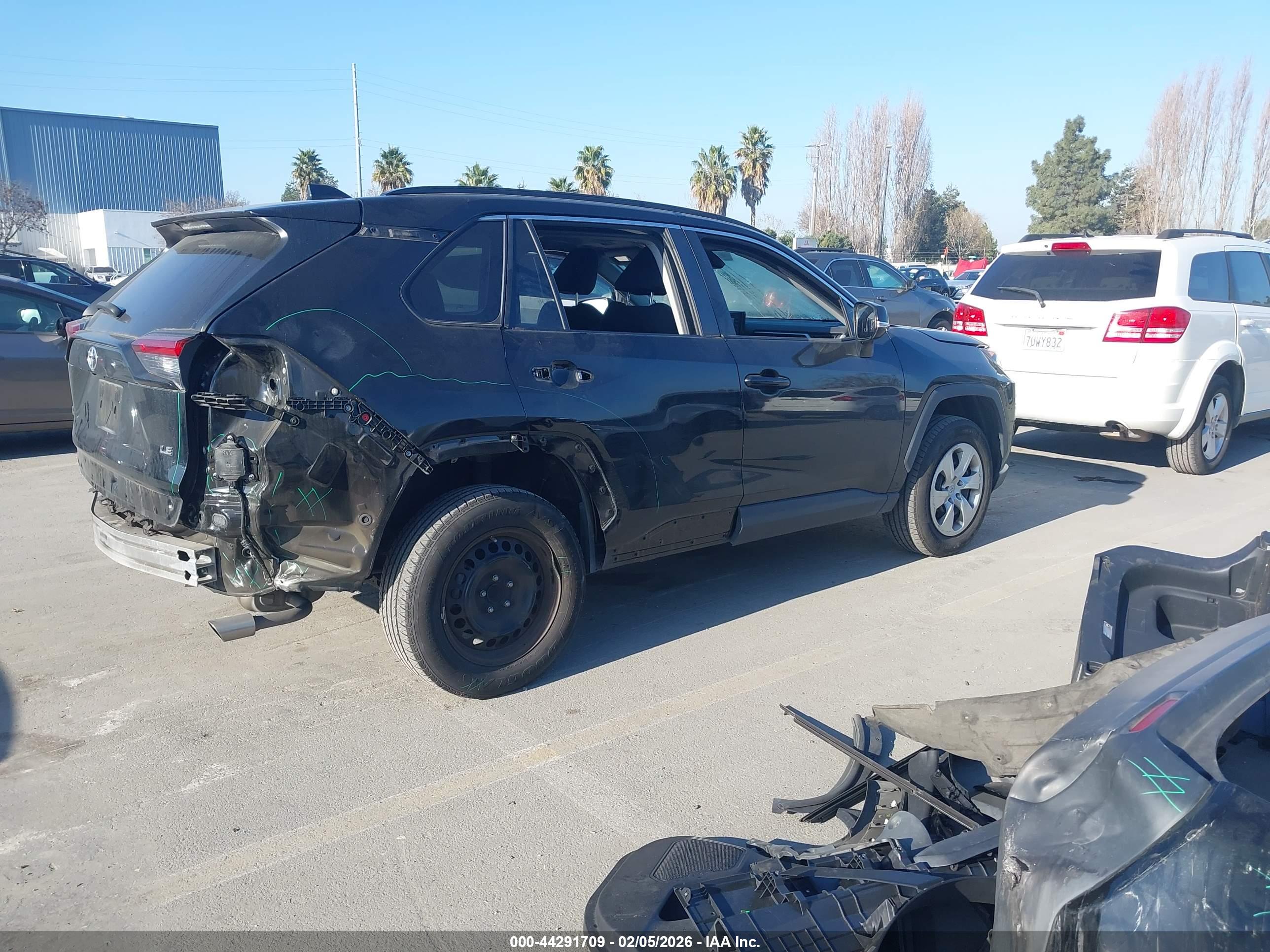 TOYOTA RAV4 image 4