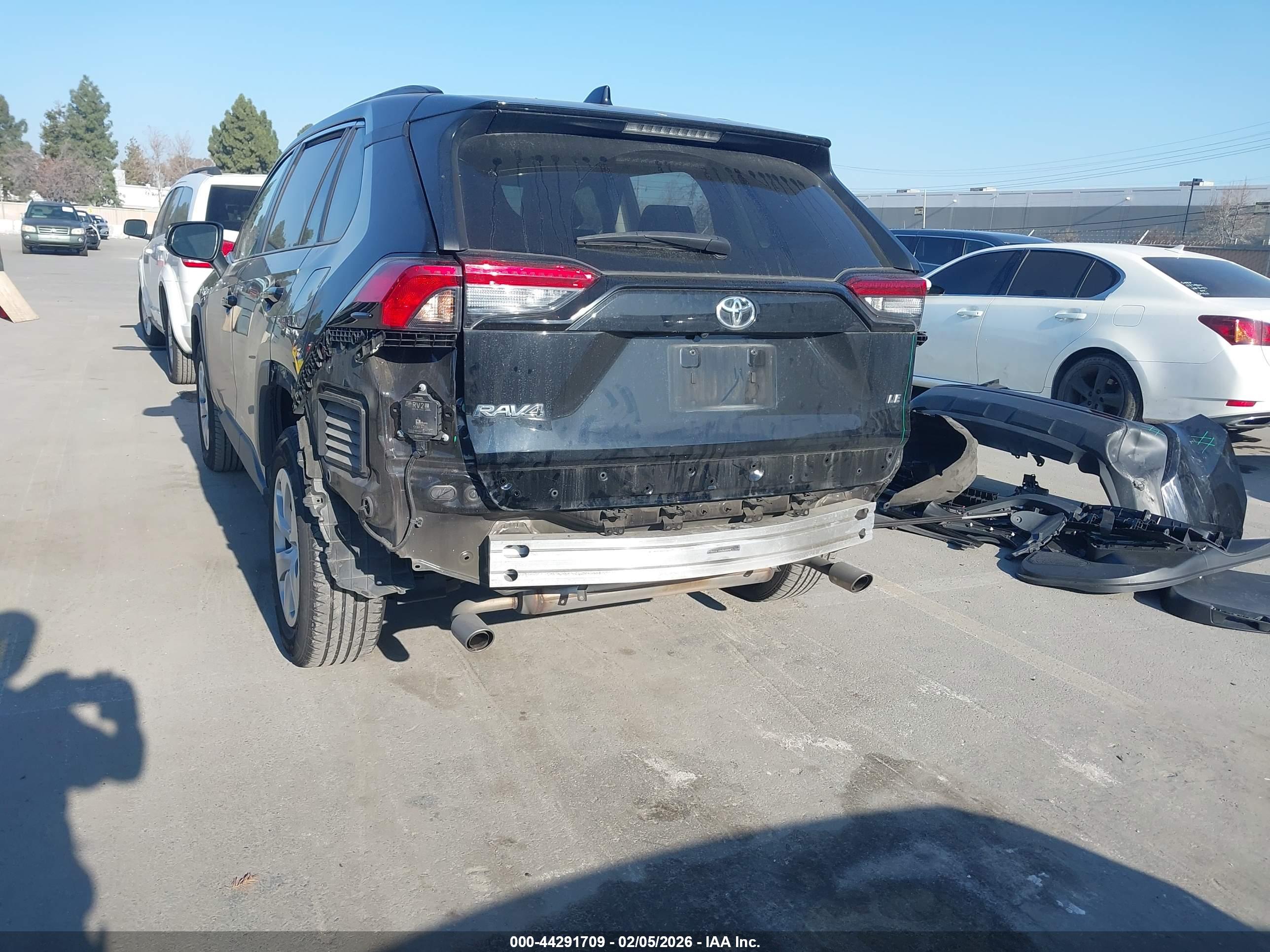 TOYOTA RAV4 image 6