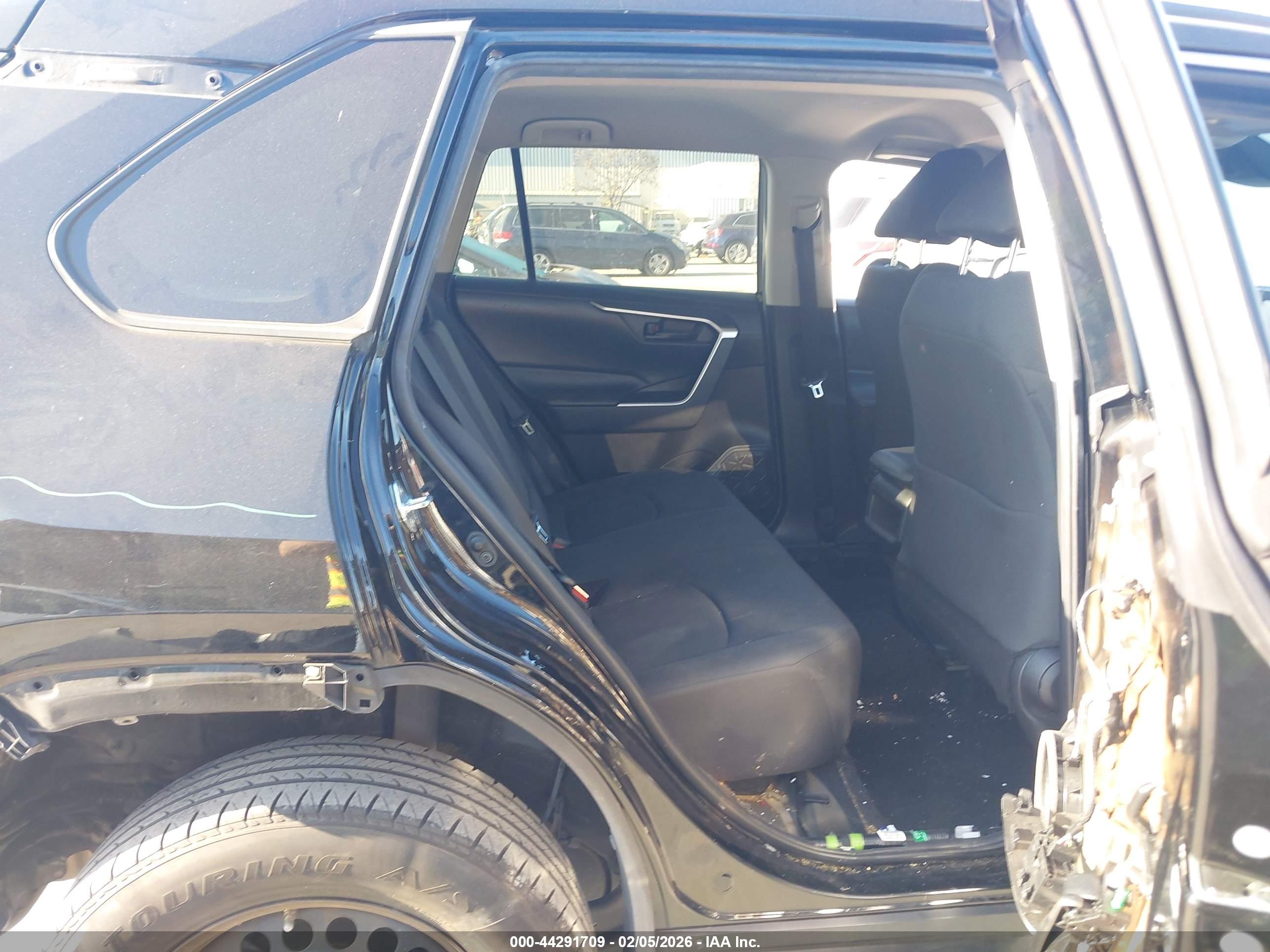 TOYOTA RAV4 image 8