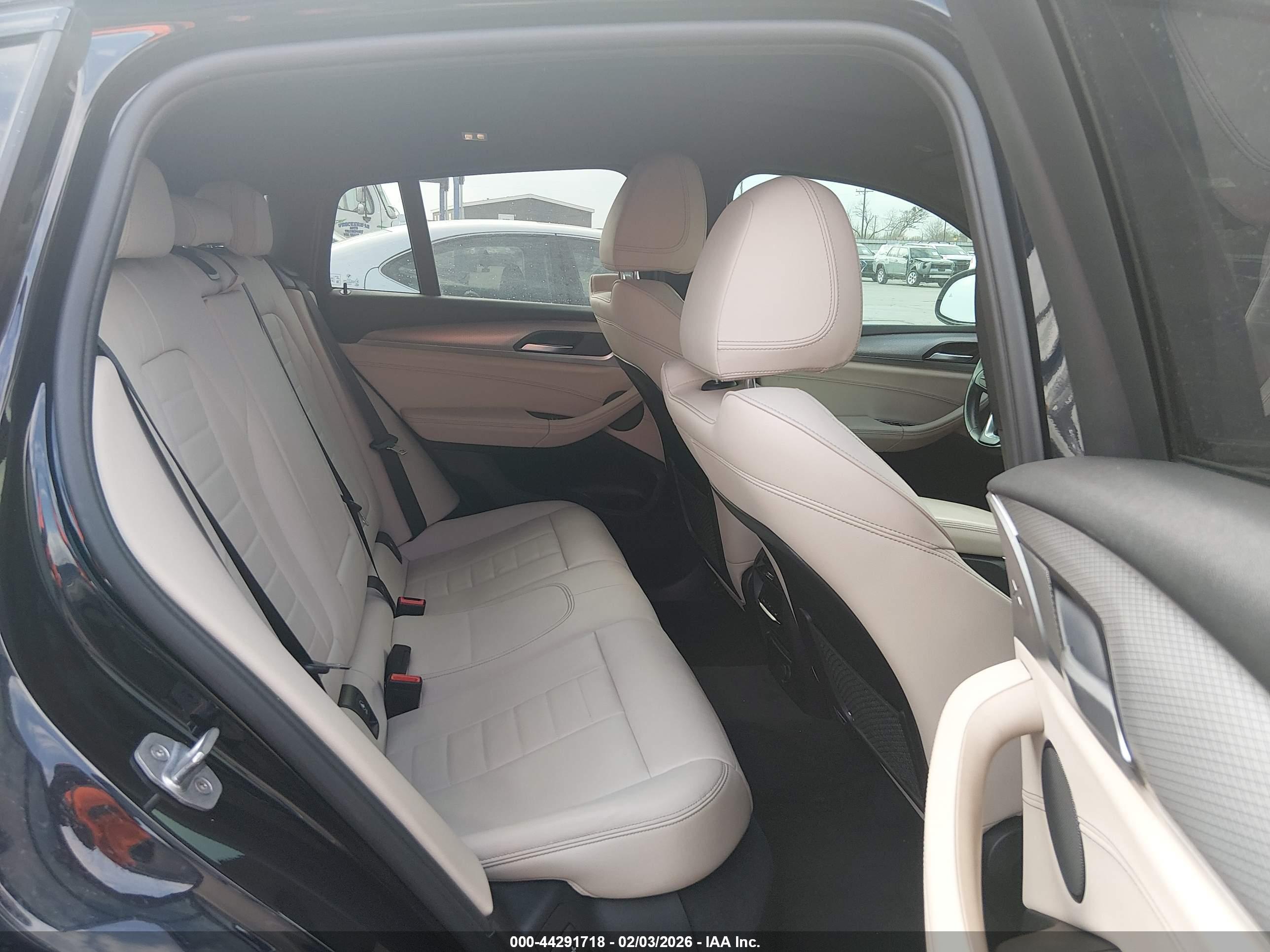 BMW X4 image 8