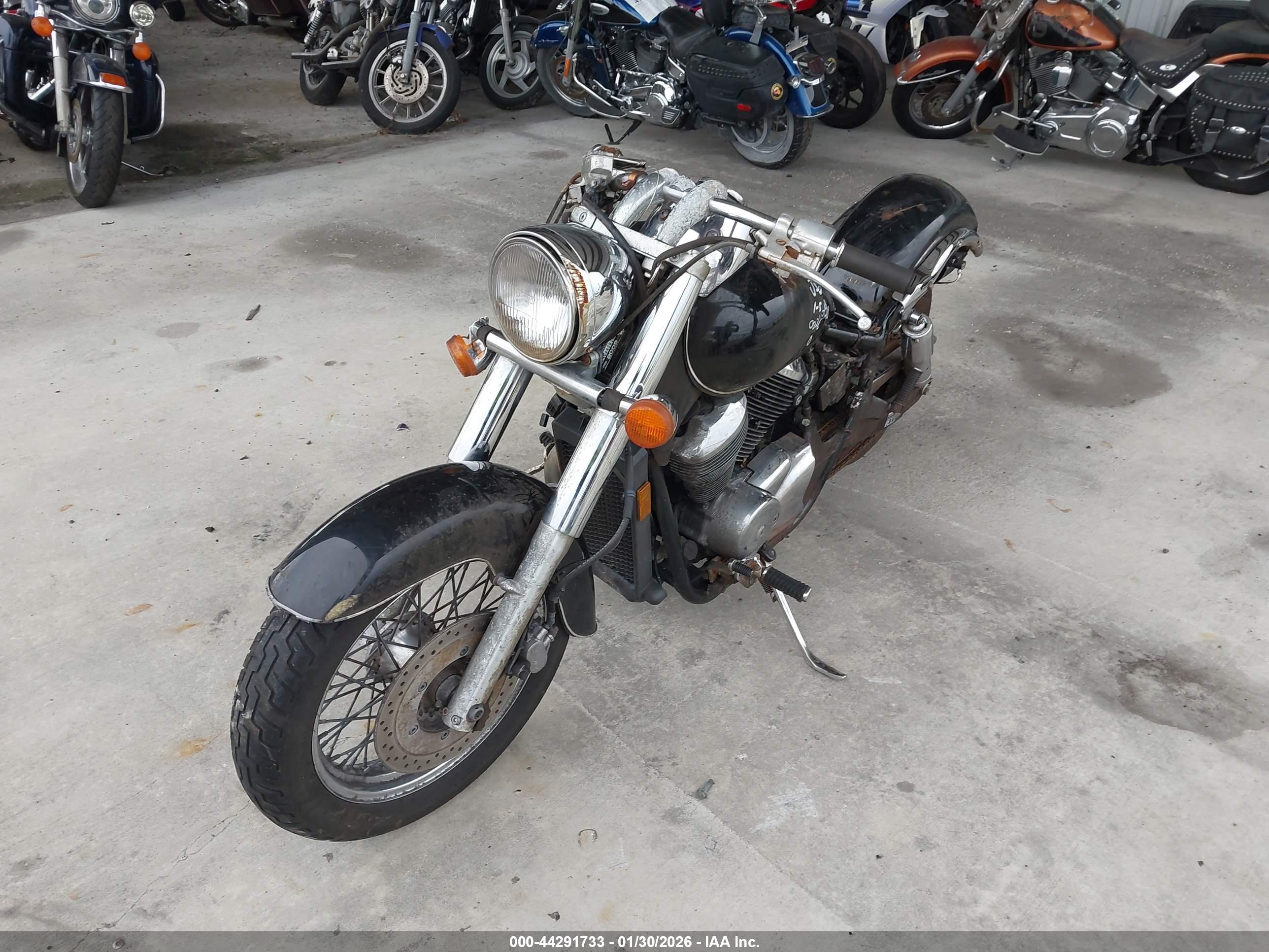 HONDA VT750 image 2