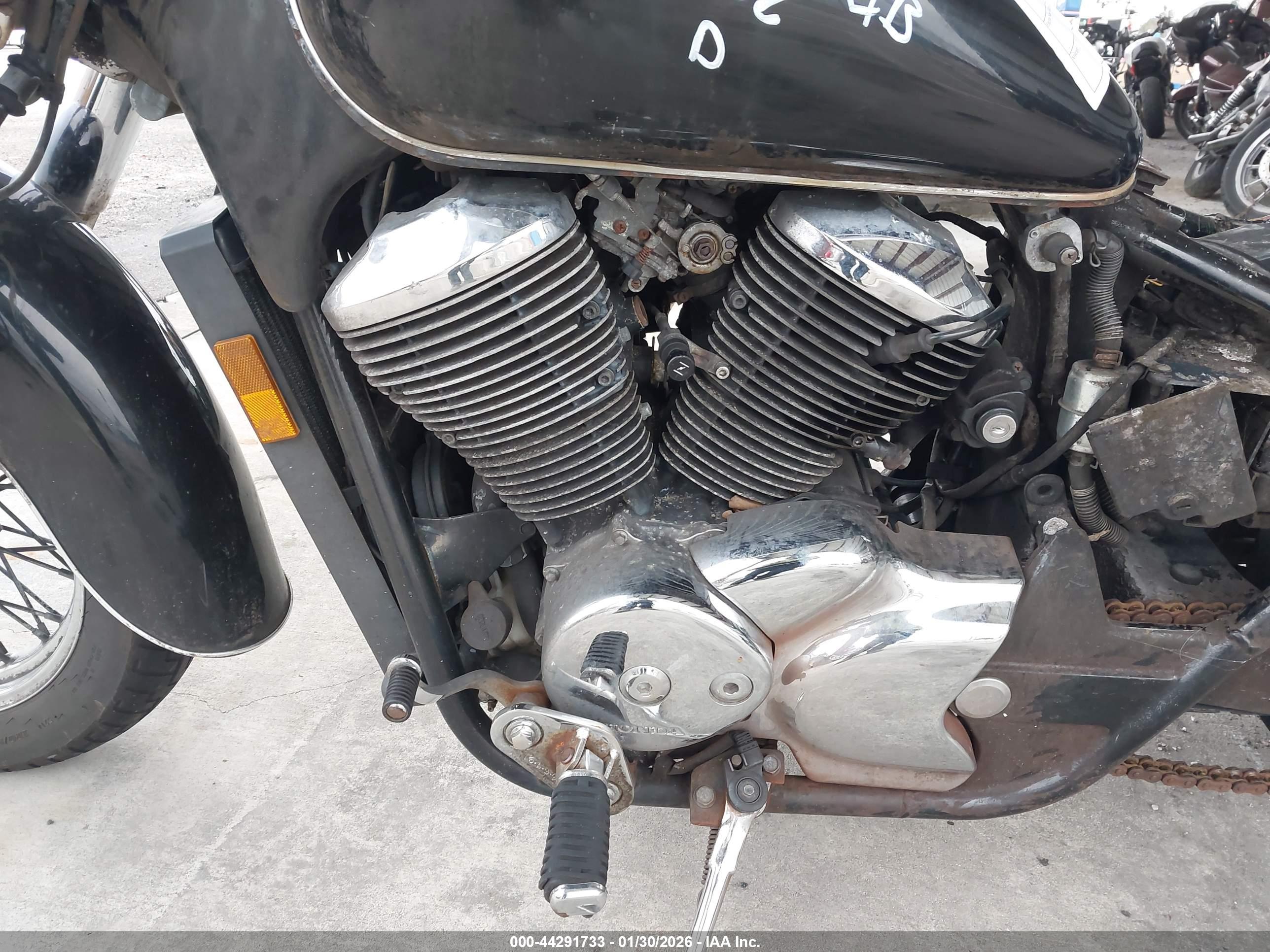 HONDA VT750 image 9