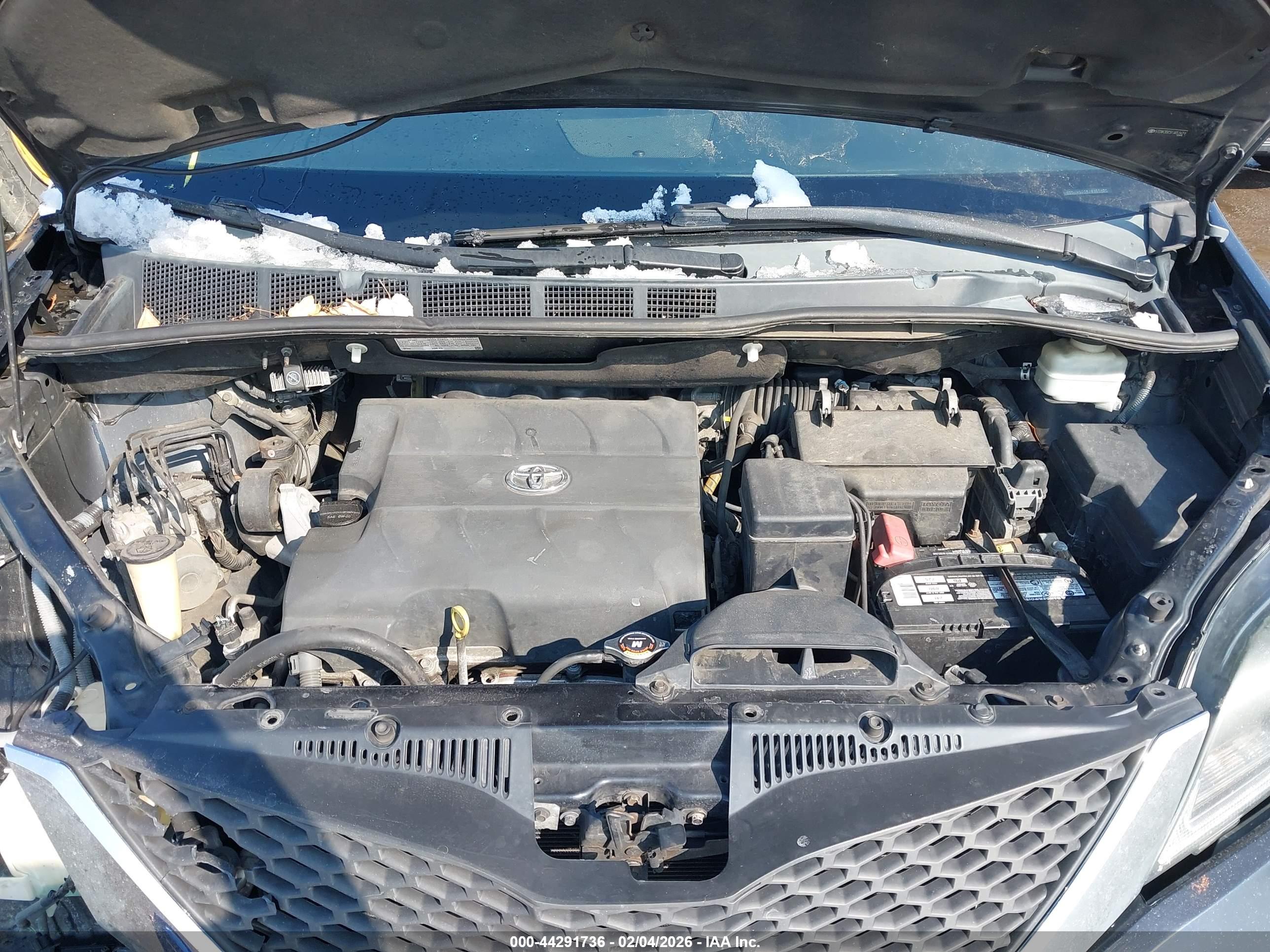 TOYOTA SIENNA image 10