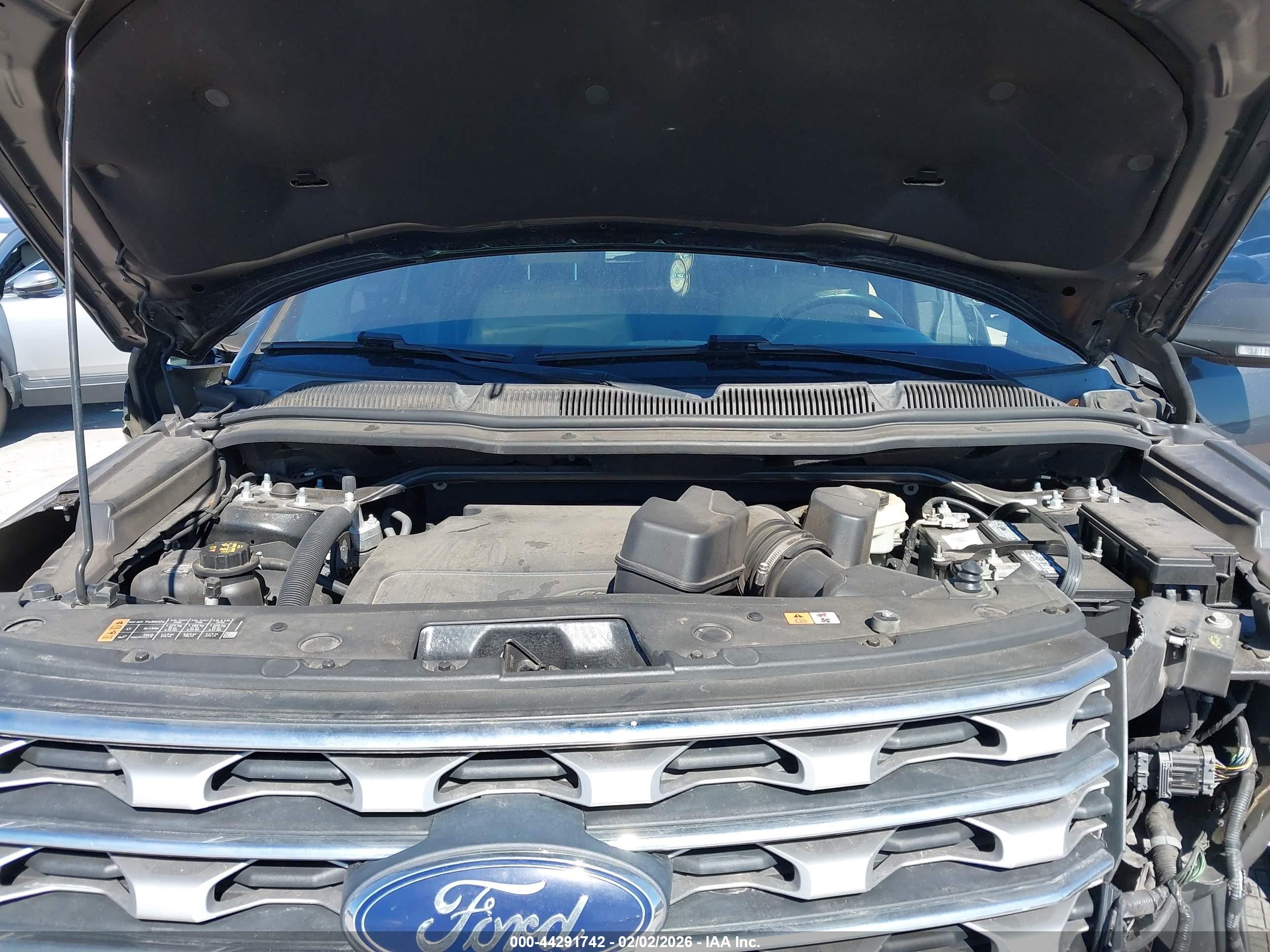 FORD EXPLORER image 10