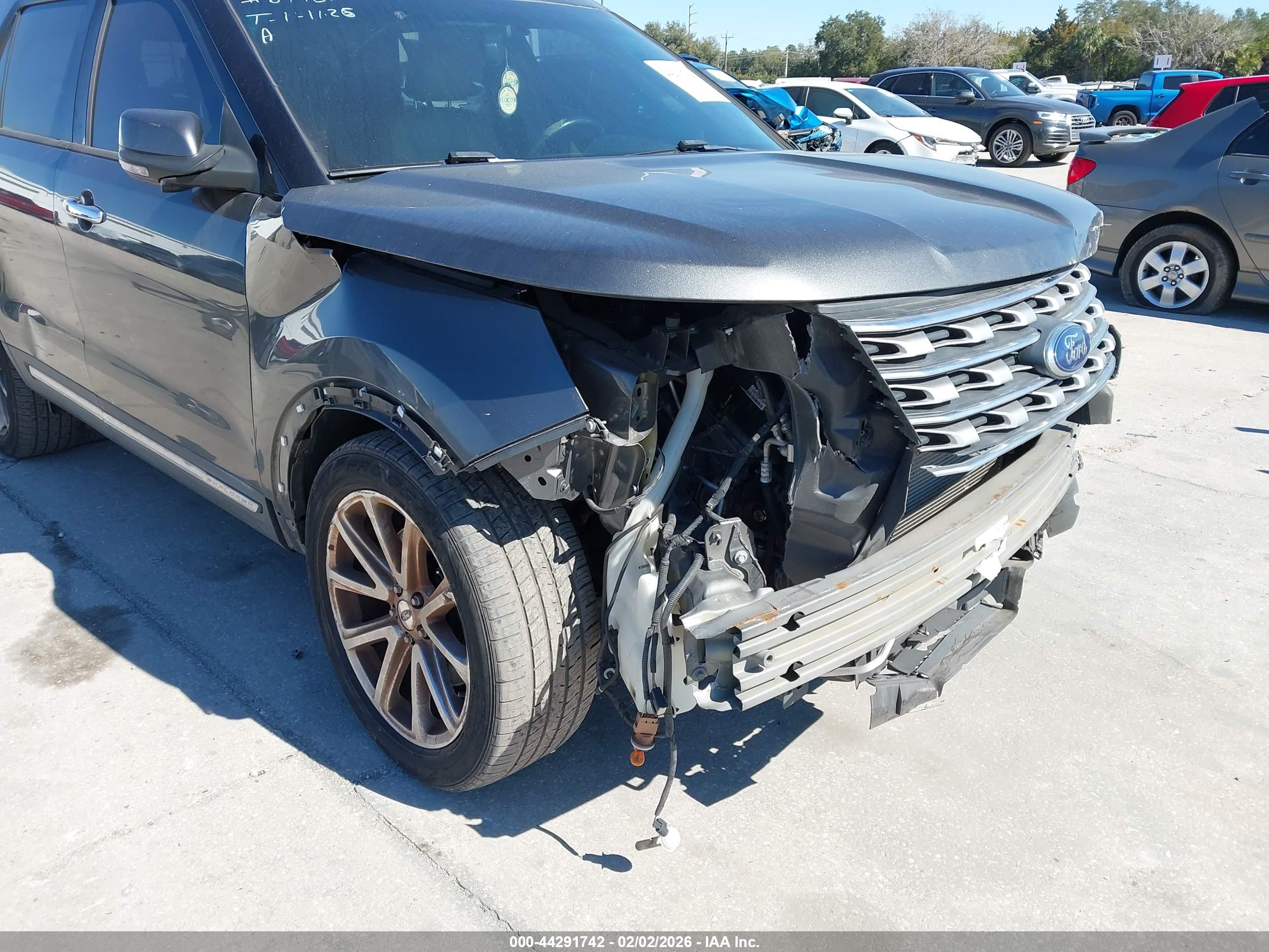FORD EXPLORER image 6