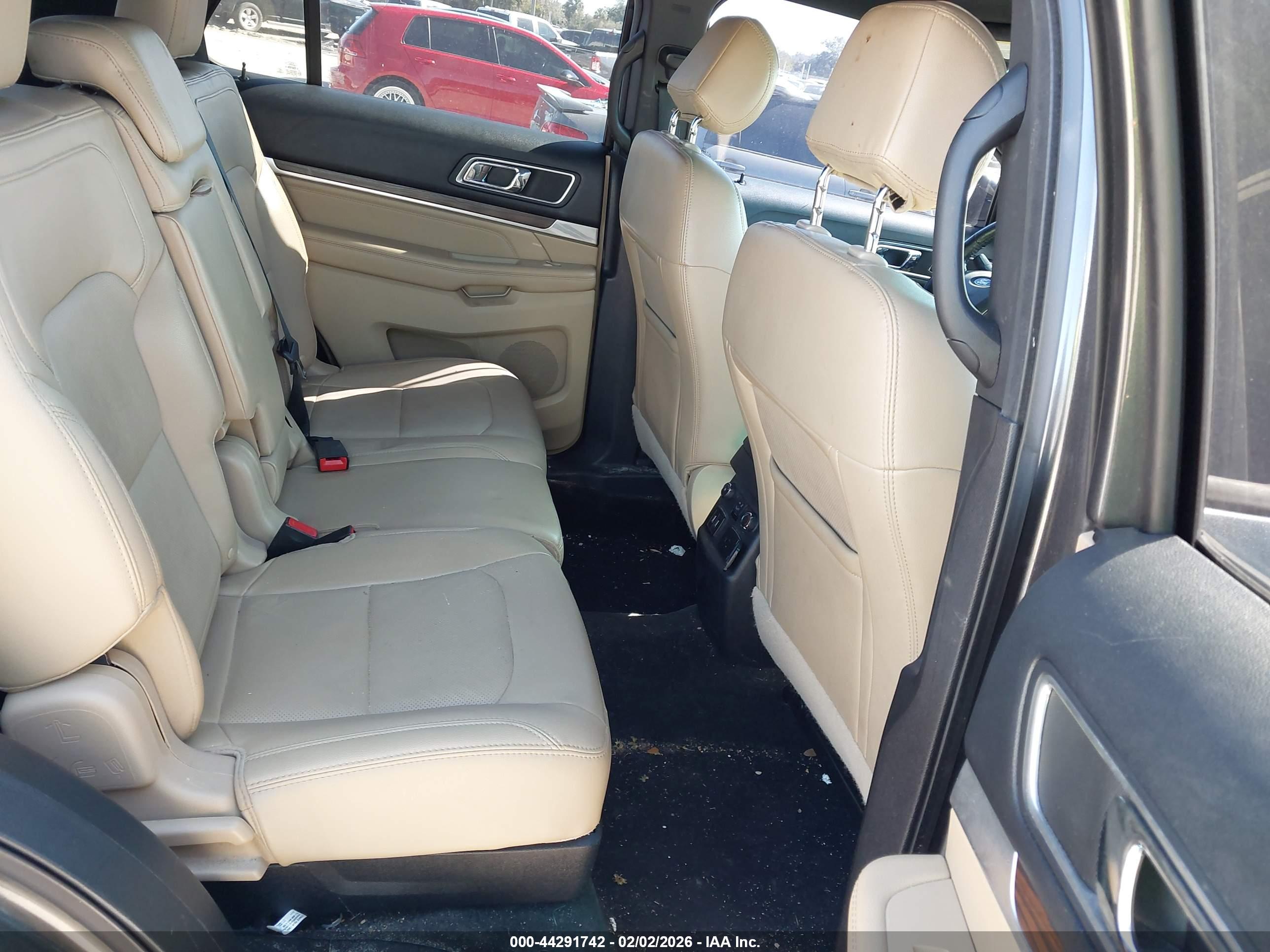 FORD EXPLORER image 8