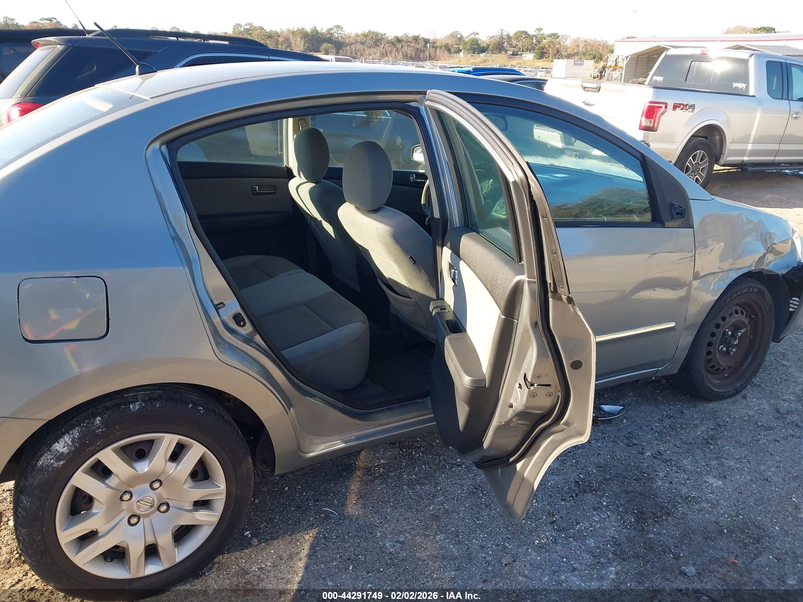 NISSAN SENTRA image 8