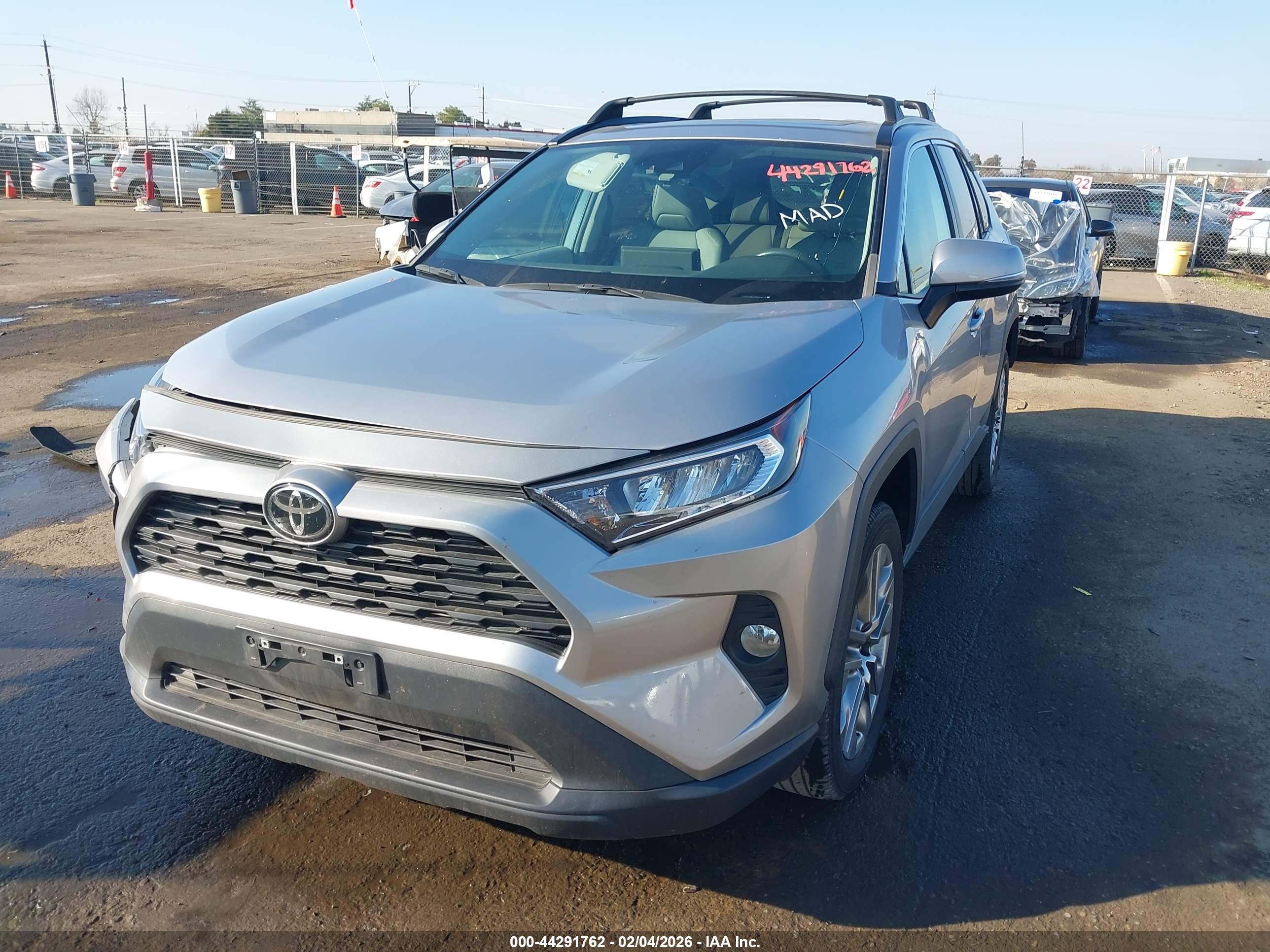 TOYOTA RAV4 image 2