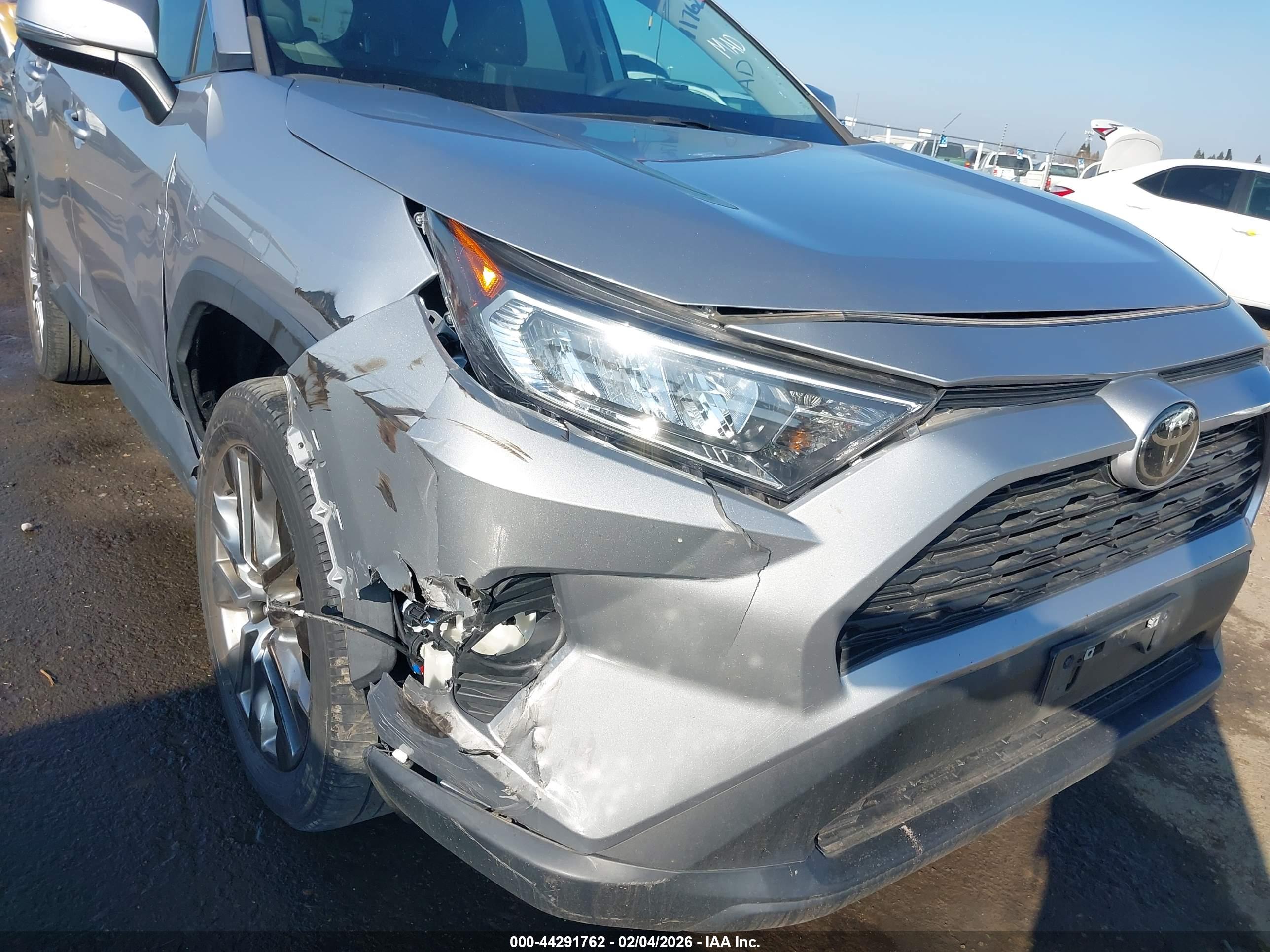 TOYOTA RAV4 image 6