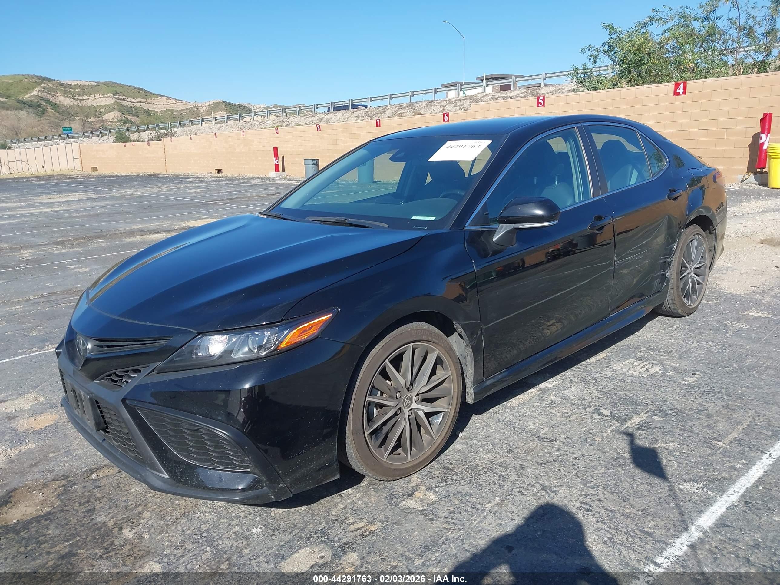 TOYOTA CAMRY image 2