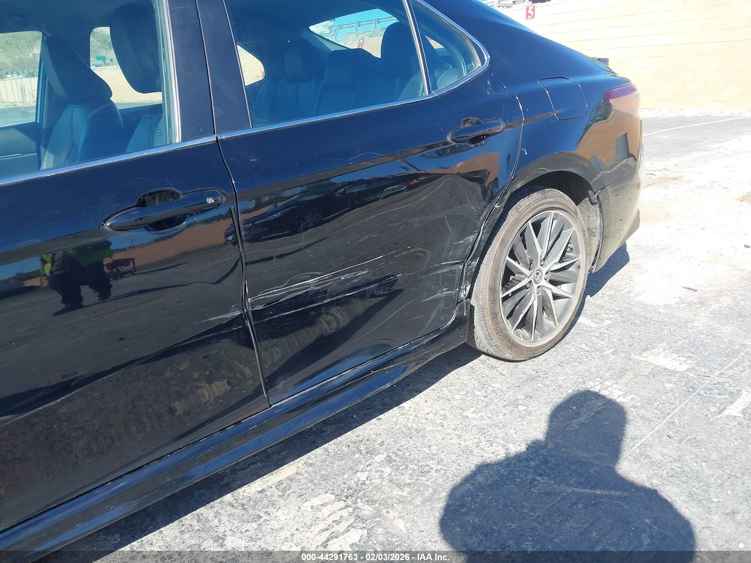 TOYOTA CAMRY image 6