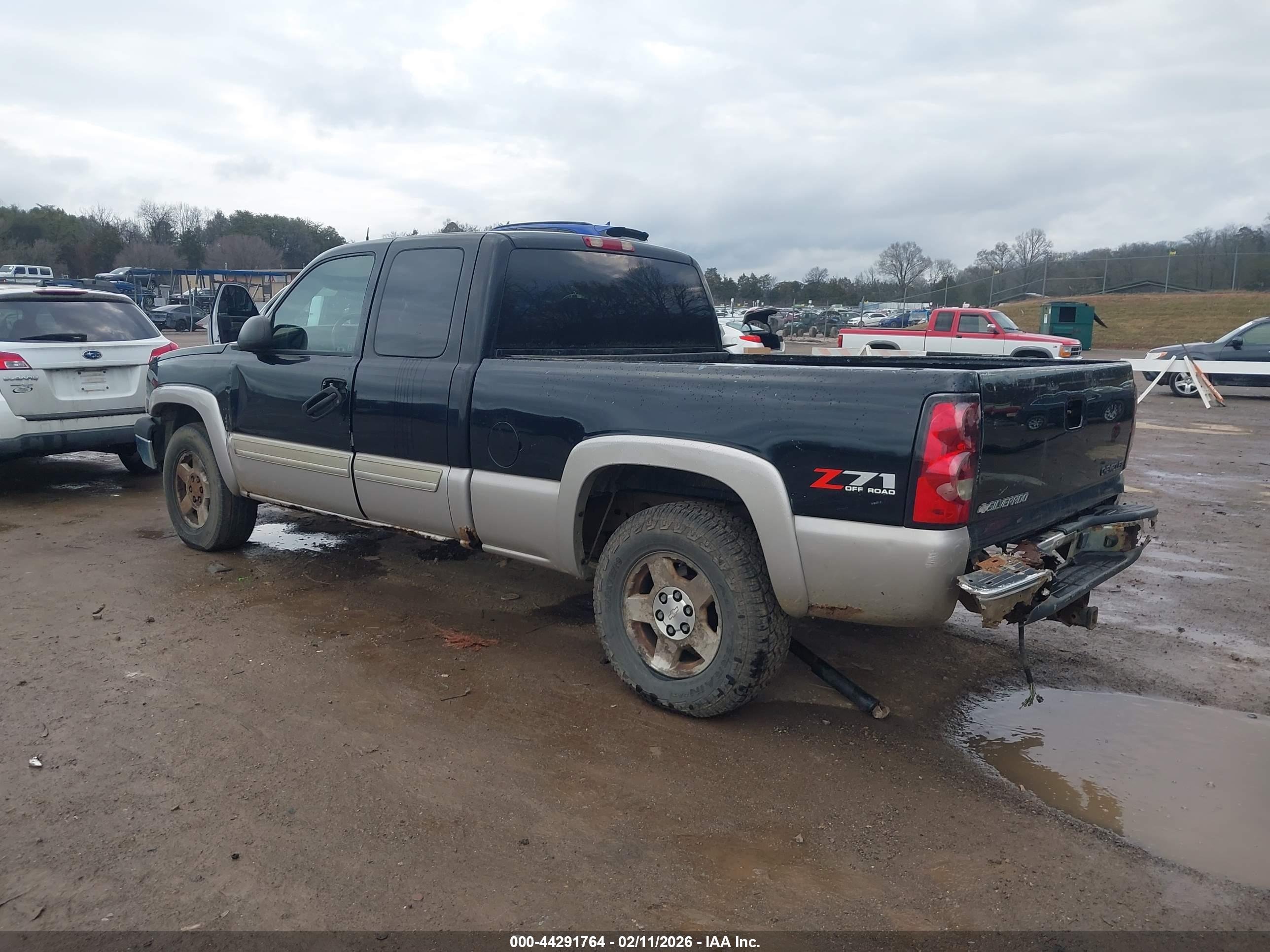 CHEVROLET SILVERADO image 3