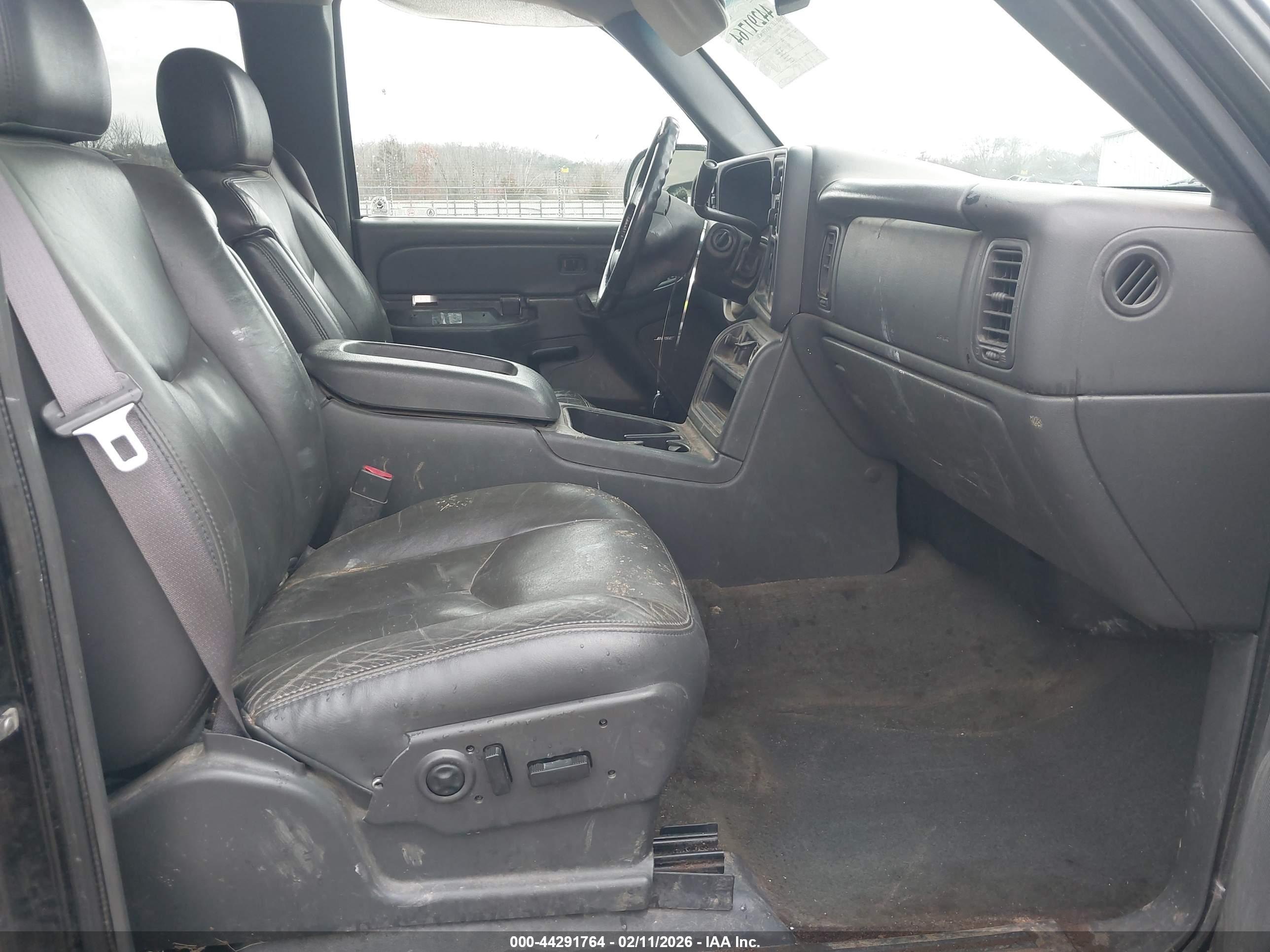 CHEVROLET SILVERADO image 5