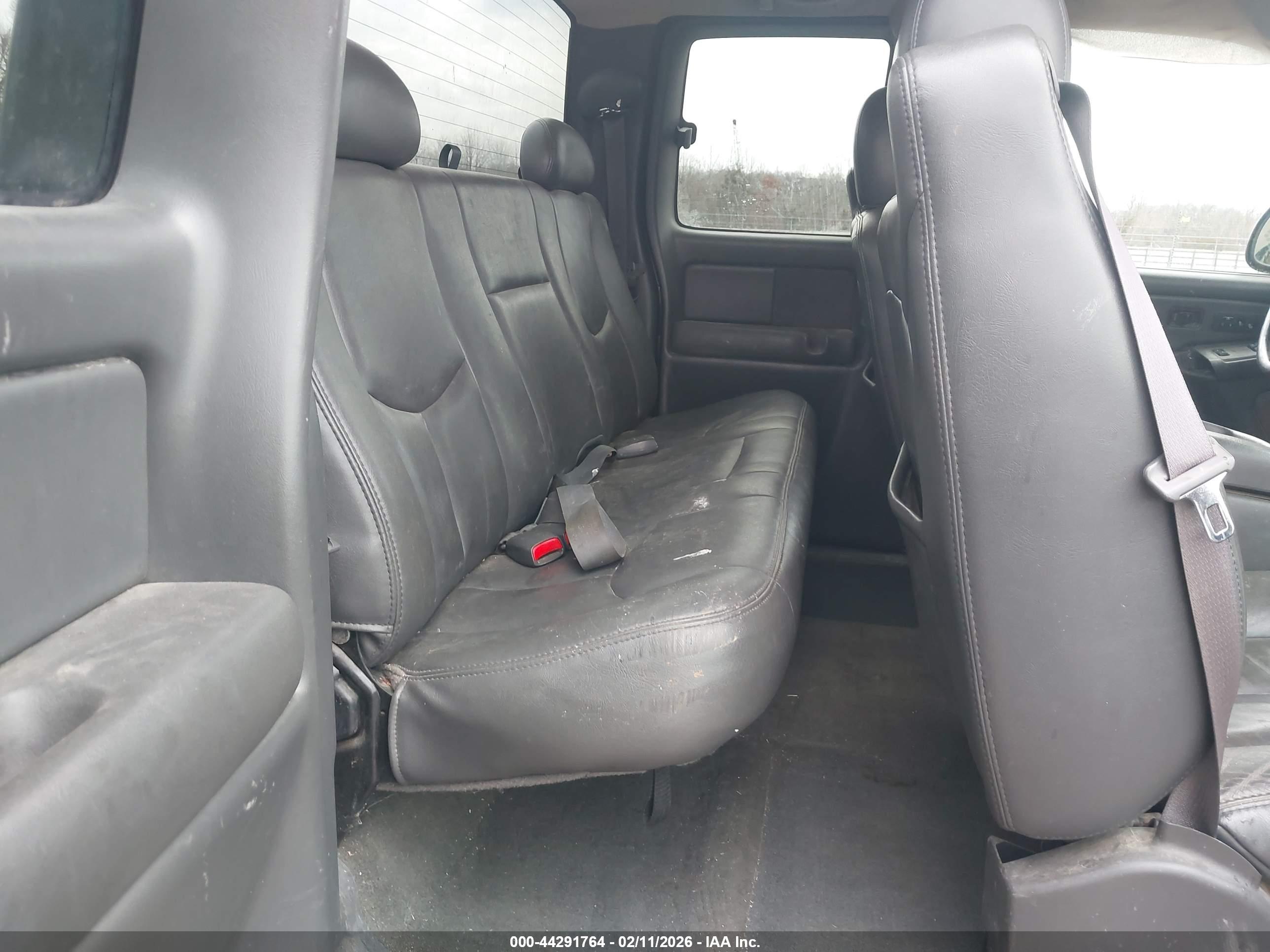 CHEVROLET SILVERADO image 8