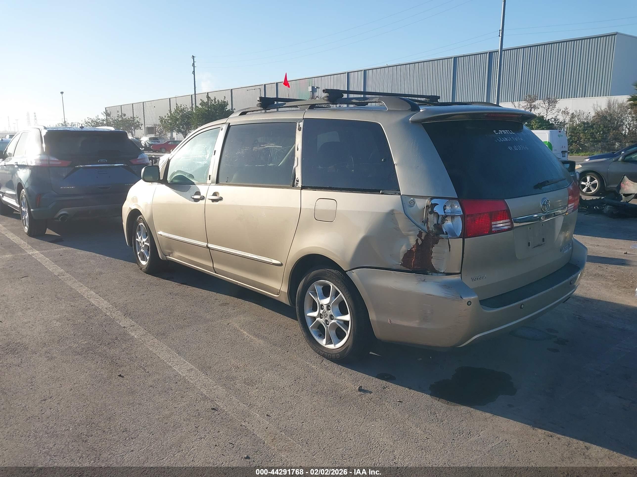 TOYOTA SIENNA image 3