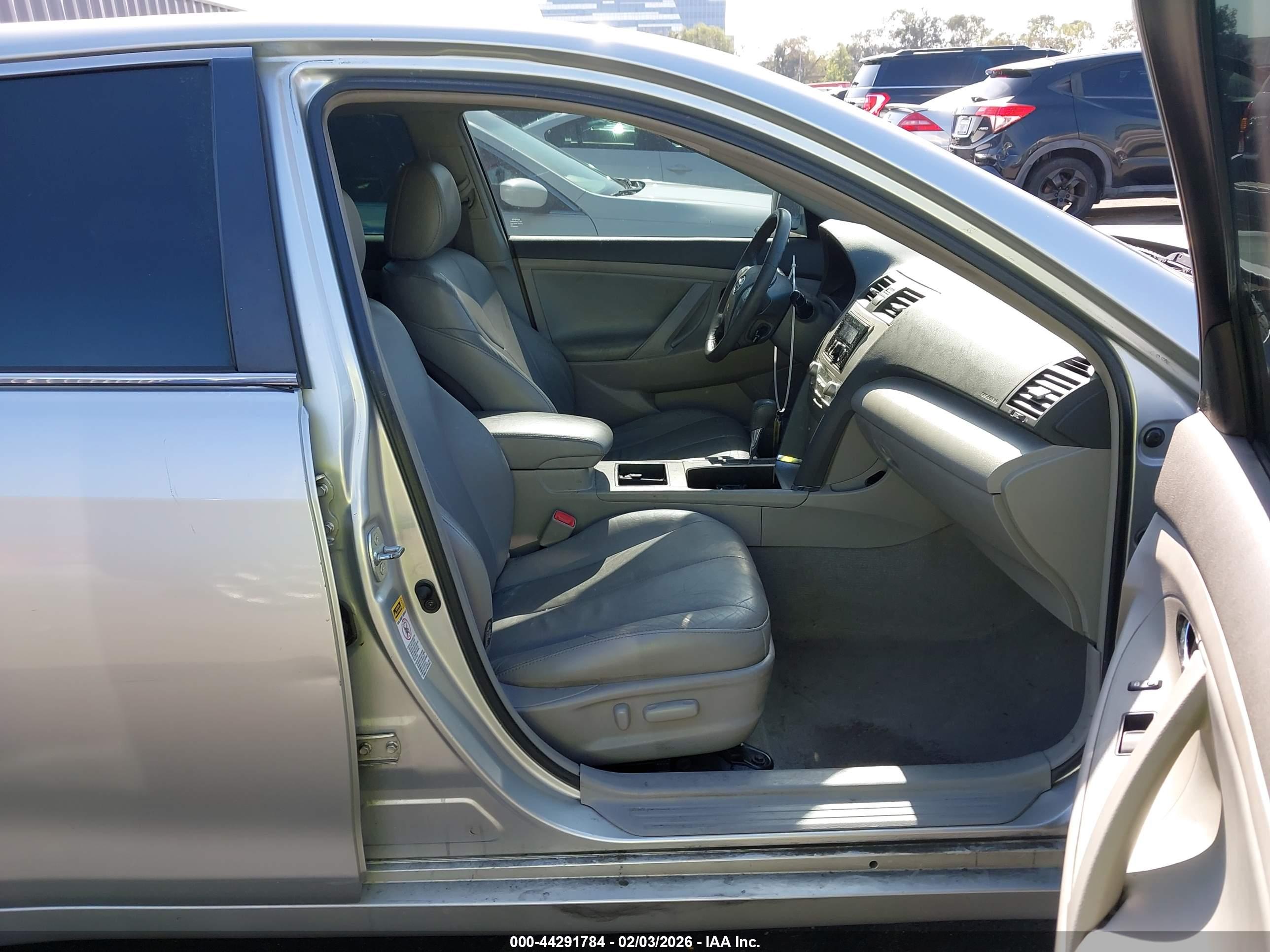 TOYOTA CAMRY image 5