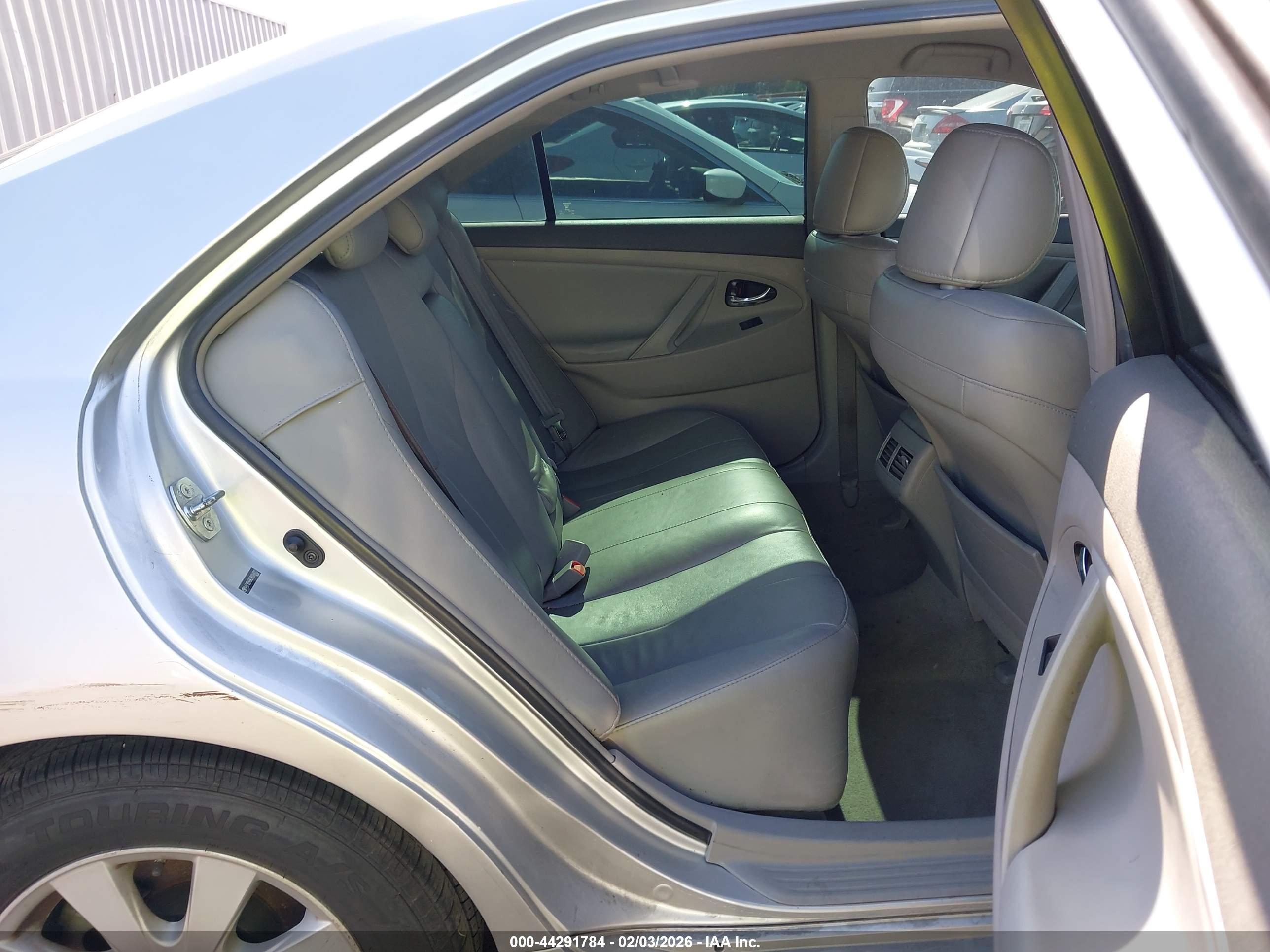 TOYOTA CAMRY image 8