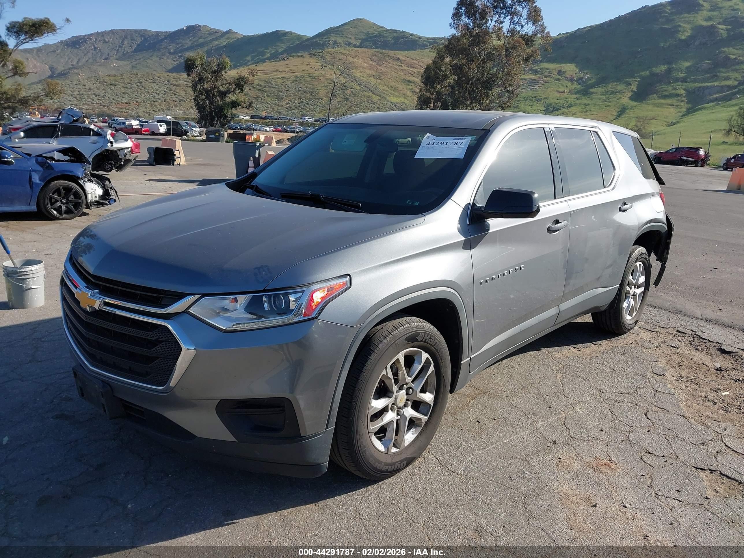 CHEVROLET TRAVERSE image 2