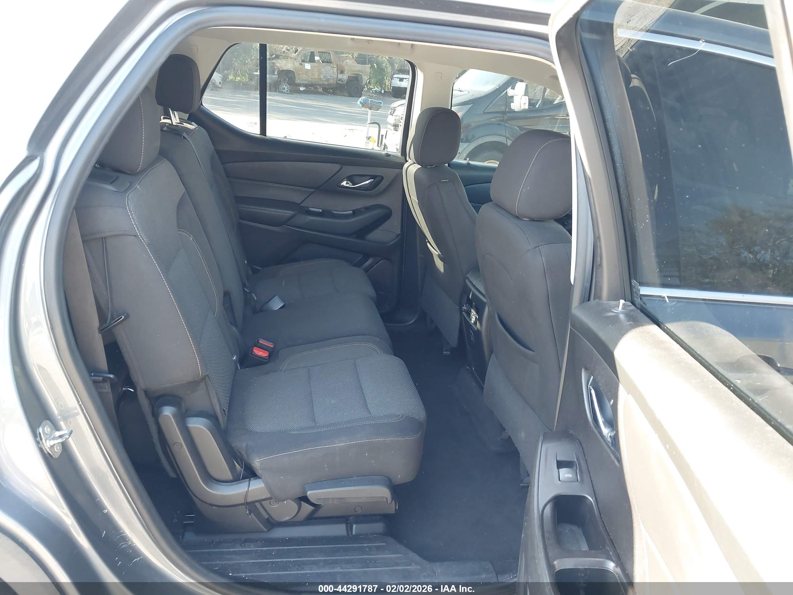 CHEVROLET TRAVERSE image 8