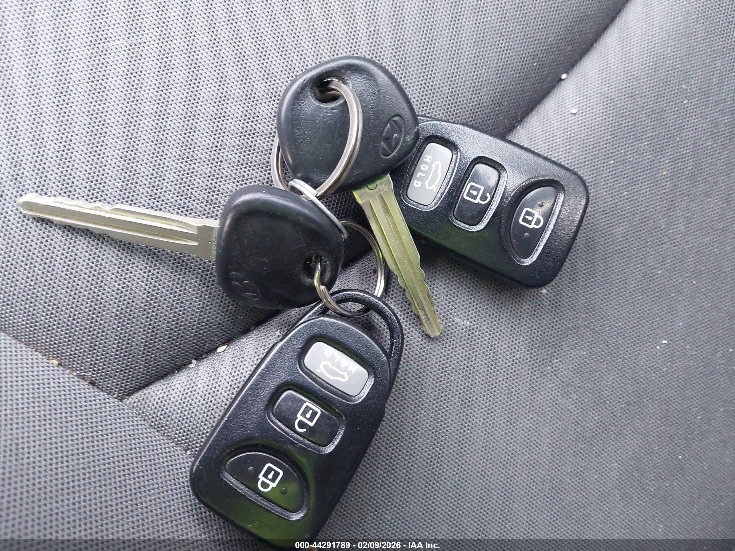 HYUNDAI ELANTRA image 11