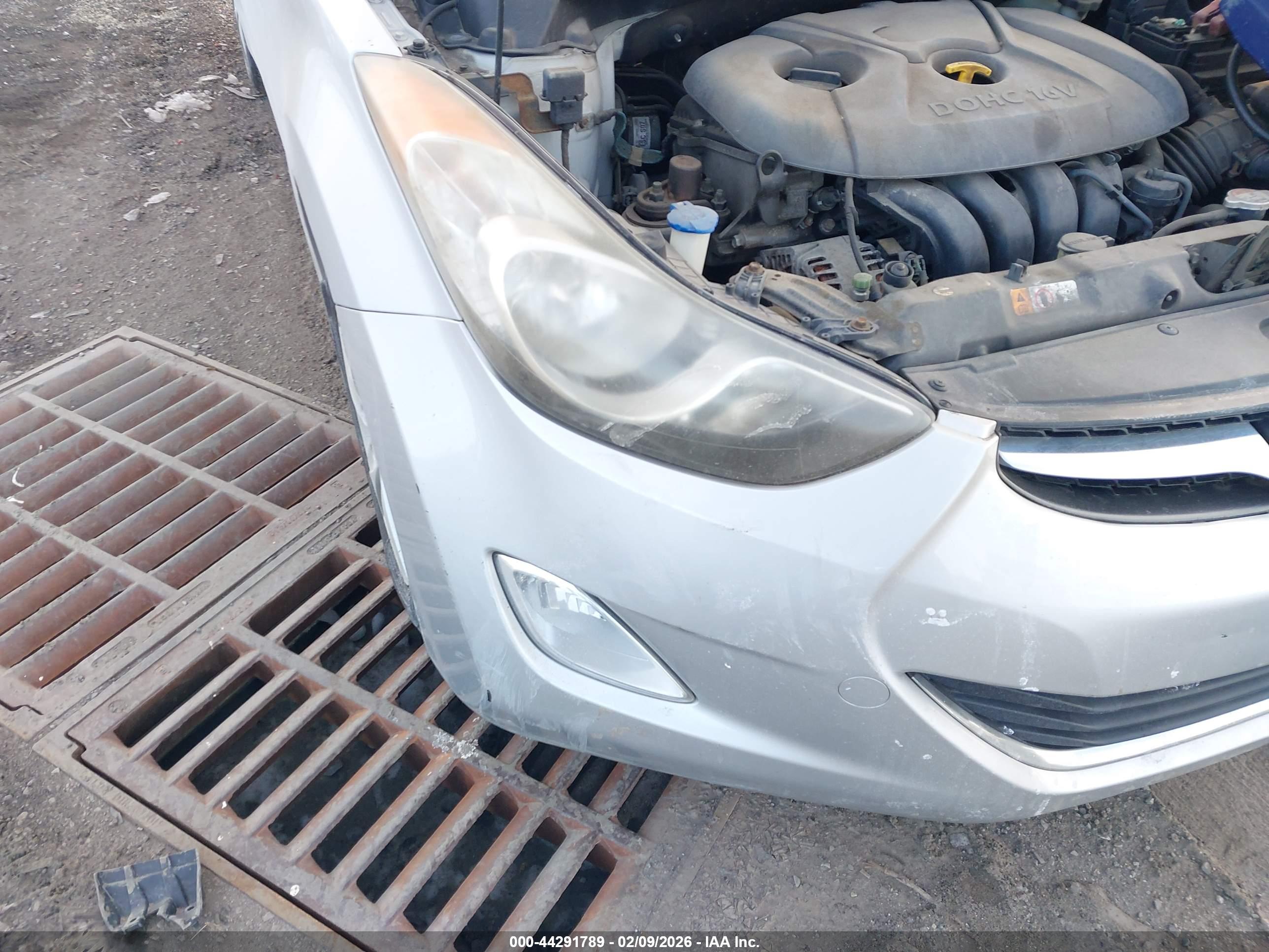 HYUNDAI ELANTRA image 6