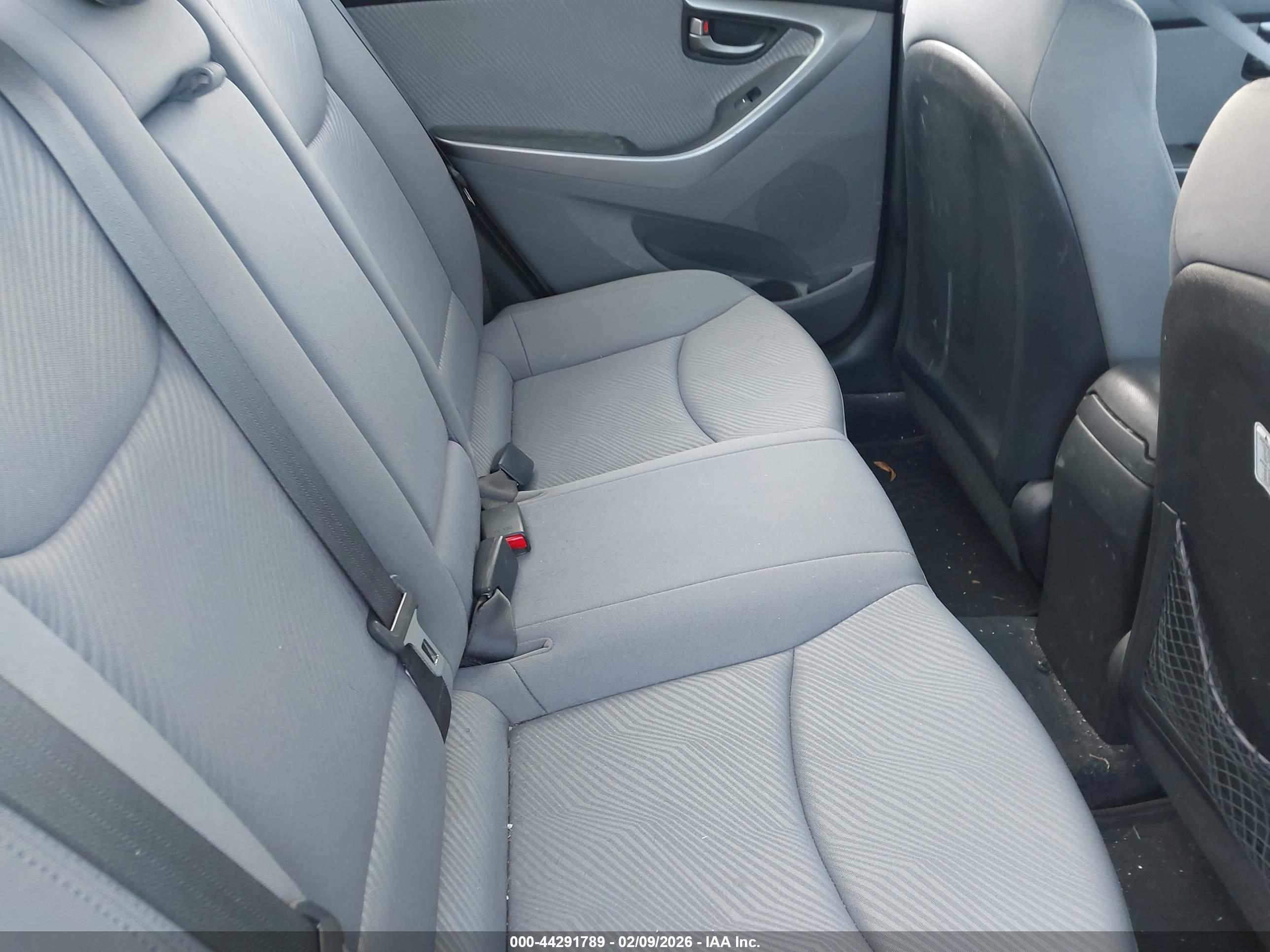 HYUNDAI ELANTRA image 8