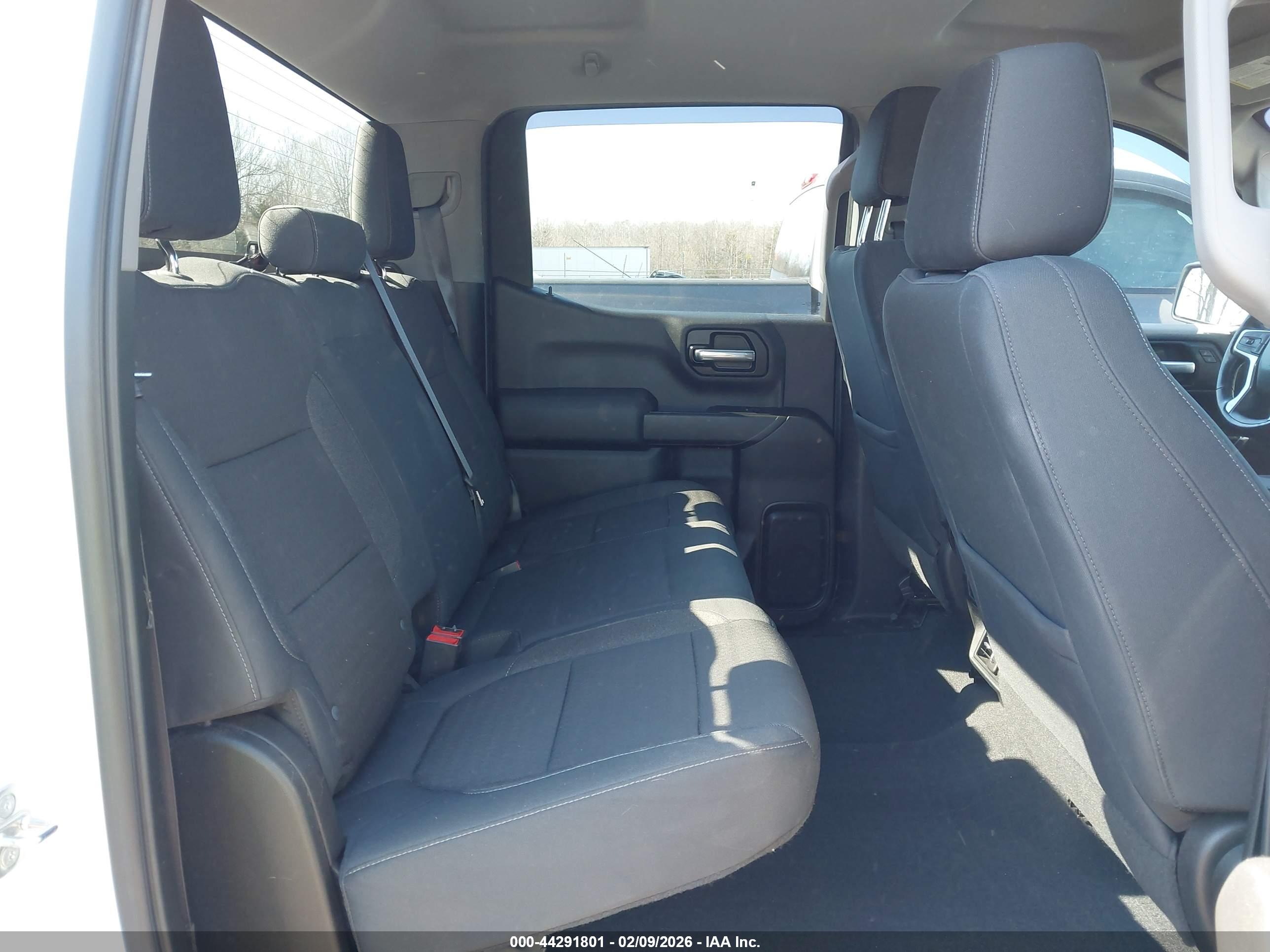 CHEVROLET SILVERADO image 8